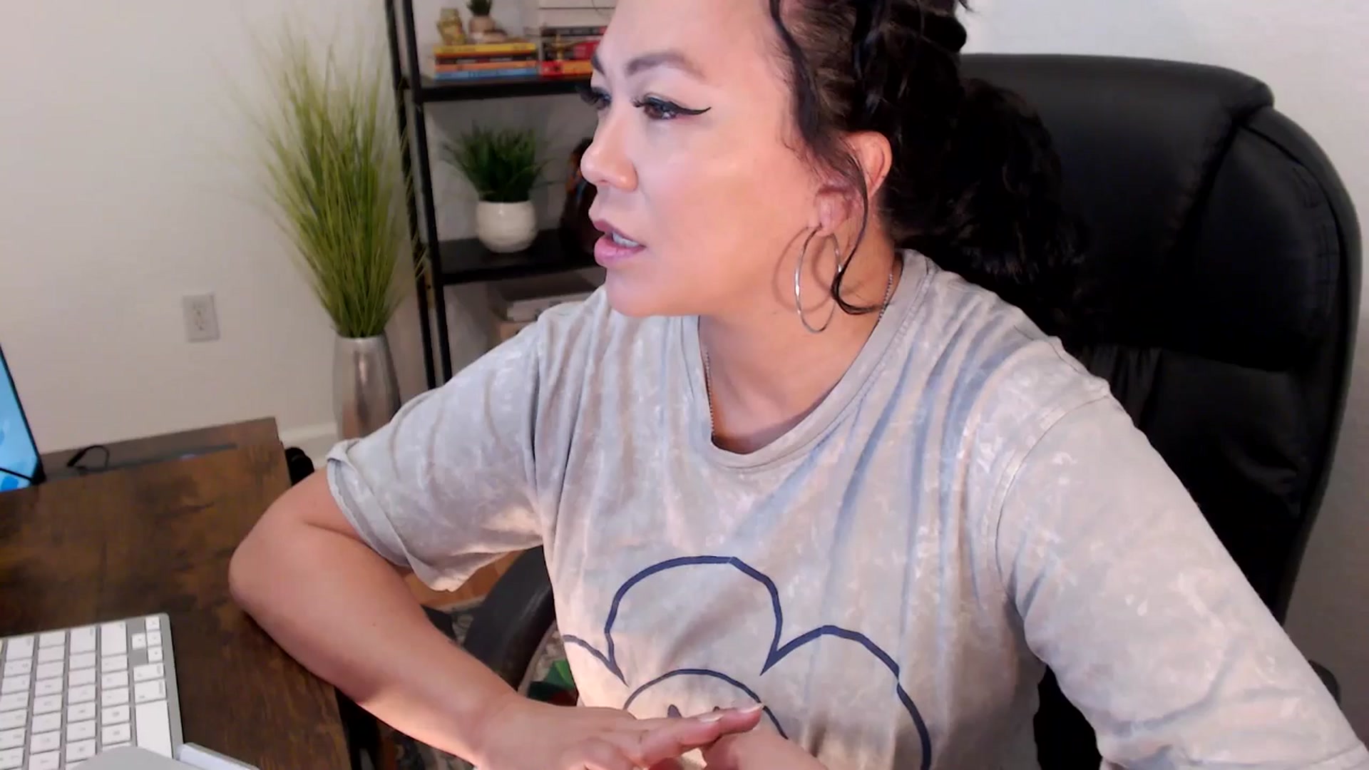 Gallery image thumbnail from MickaylaMinx's myfreecams stream on, 12/23/2024, 16:11 image 10 of 20