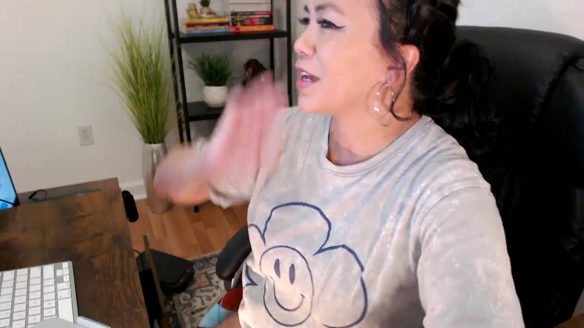 Gallery image thumbnail from MickaylaMinx's myfreecams stream on, 12/23/2024, 16:11 image 8 of 20