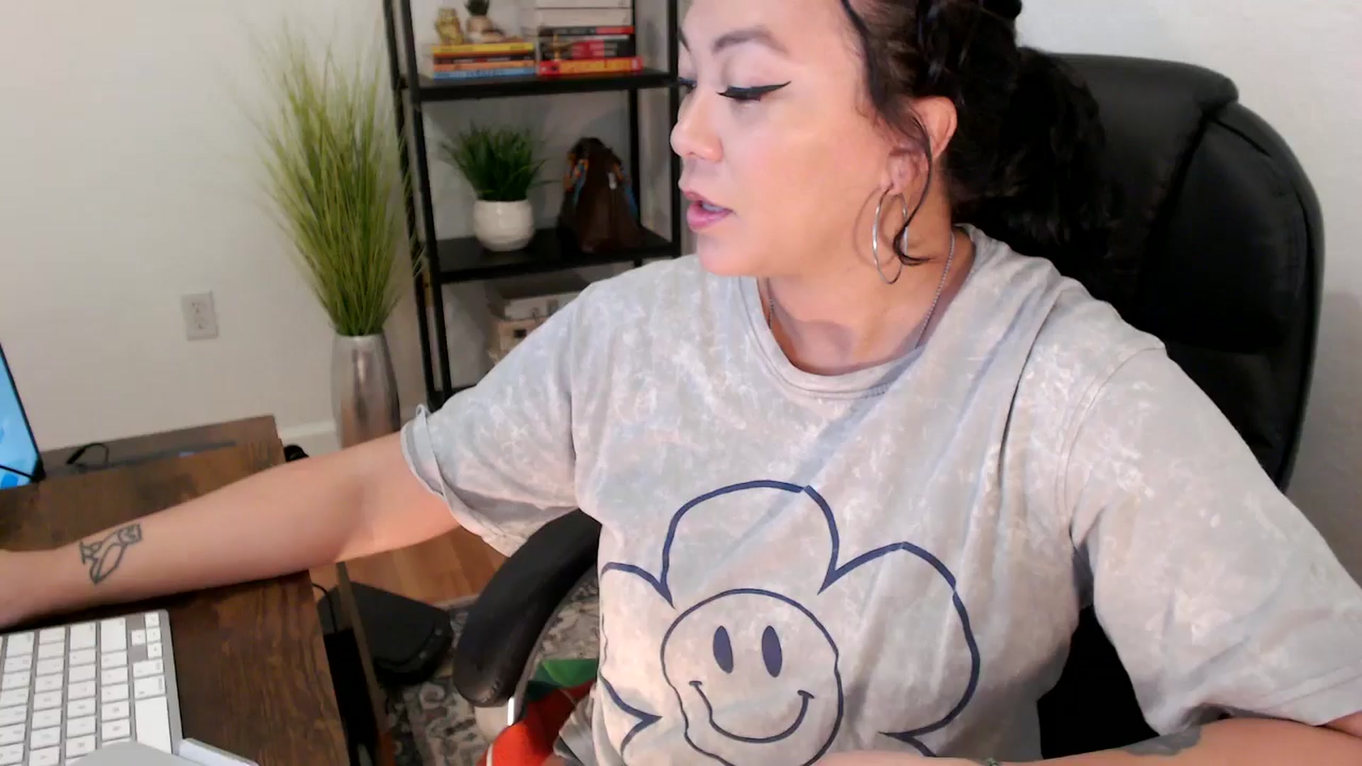Gallery image thumbnail from MickaylaMinx's myfreecams stream on, 12/23/2024, 16:11 image 12 of 20