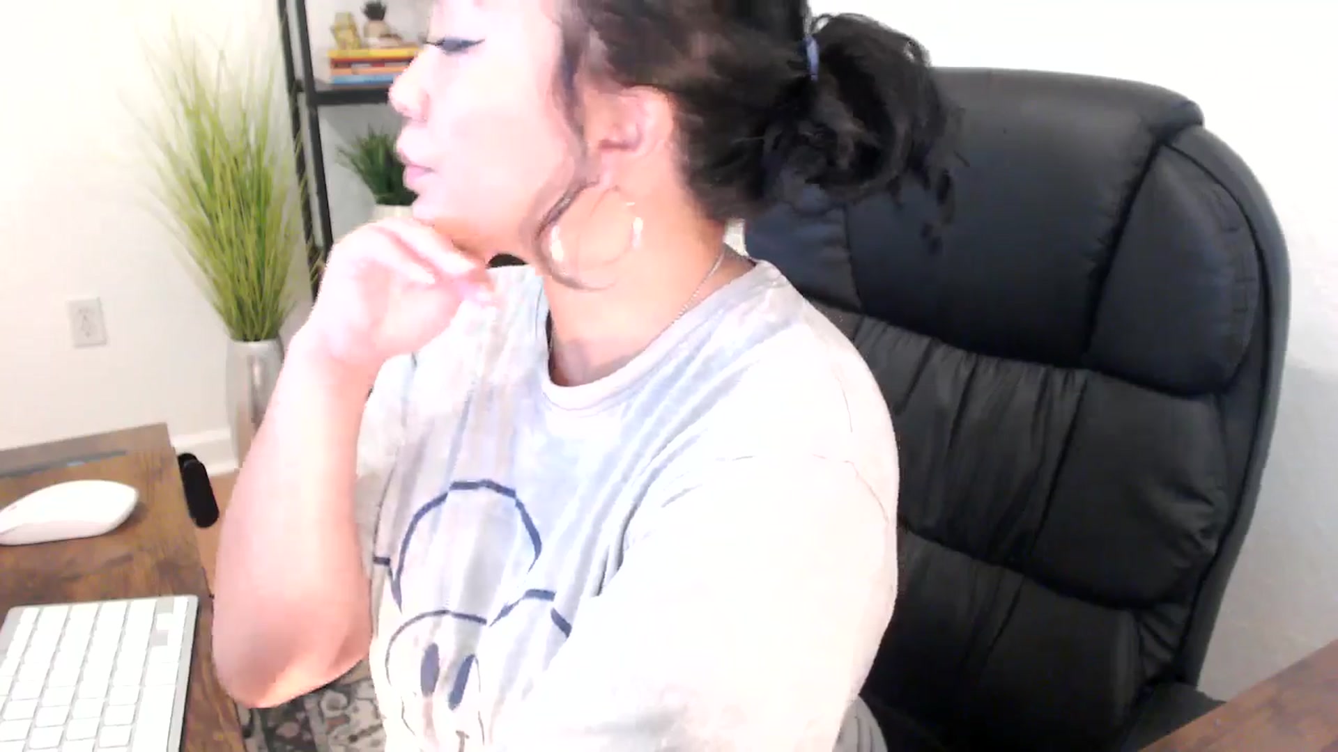 Gallery image thumbnail from MickaylaMinx's myfreecams stream on, 12/23/2024, 16:51 image 3 of 20