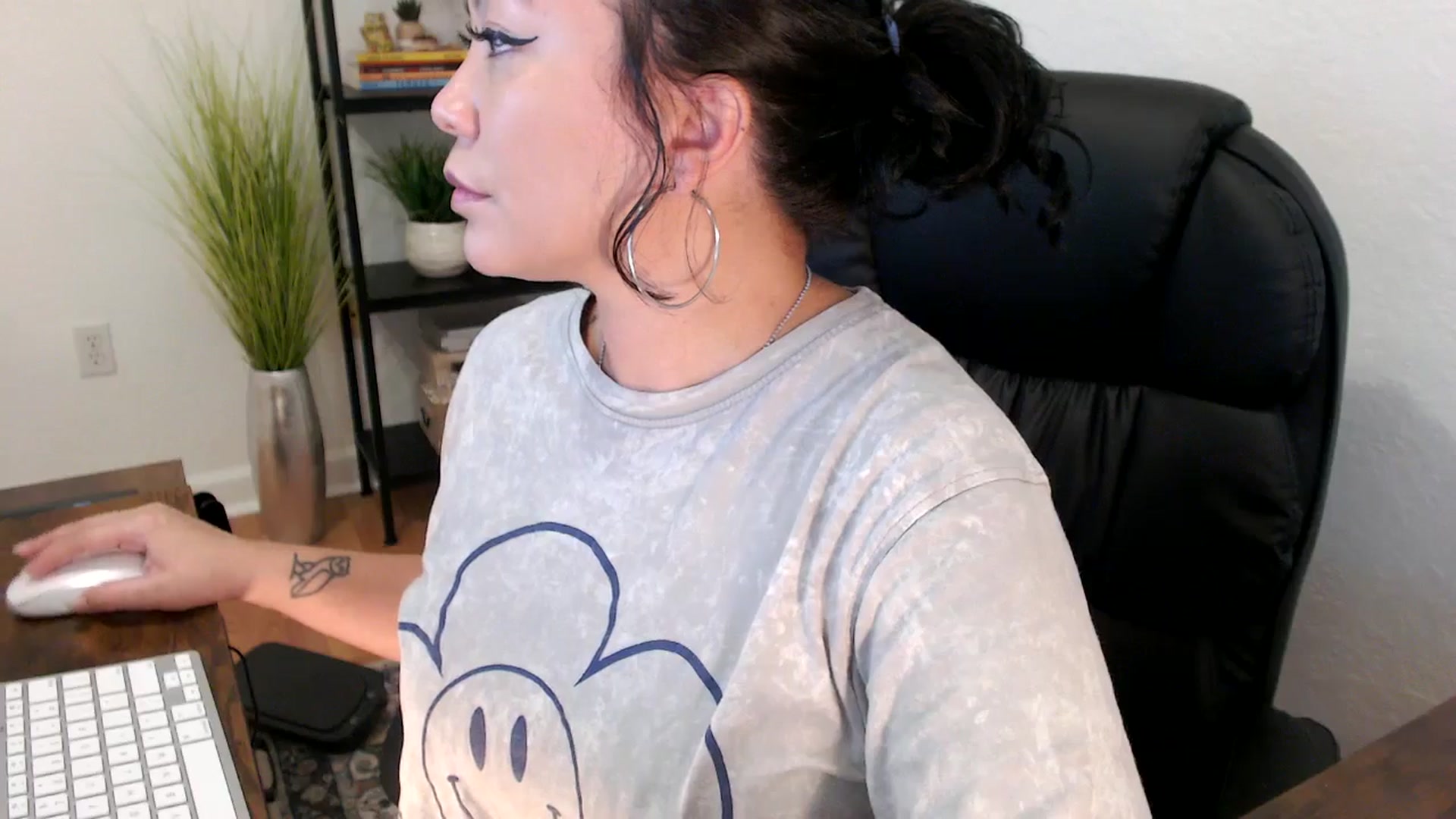 Gallery image thumbnail from MickaylaMinx's myfreecams stream on, 12/23/2024, 16:51 image 14 of 20