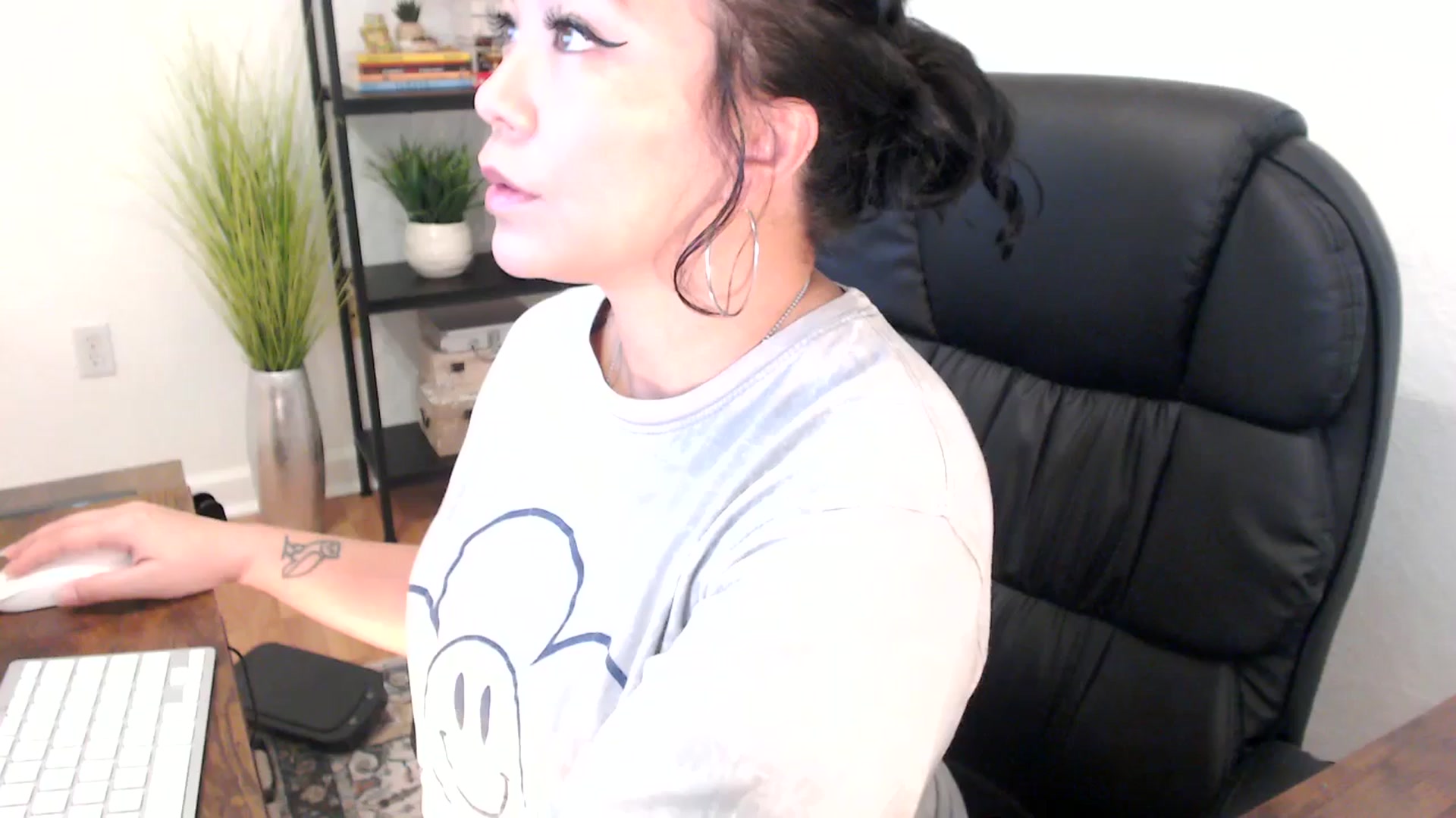 Gallery image thumbnail from MickaylaMinx's myfreecams stream on, 12/23/2024, 16:51 image 4 of 20