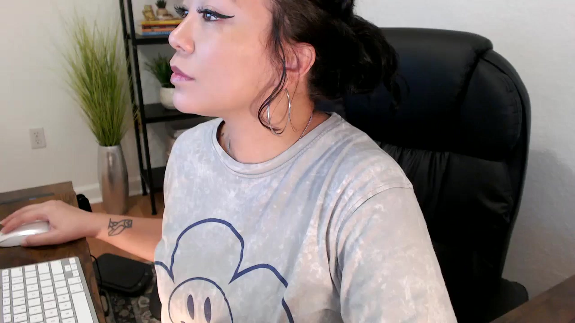 Gallery image thumbnail from MickaylaMinx's myfreecams stream on, 12/23/2024, 16:51 image 13 of 20