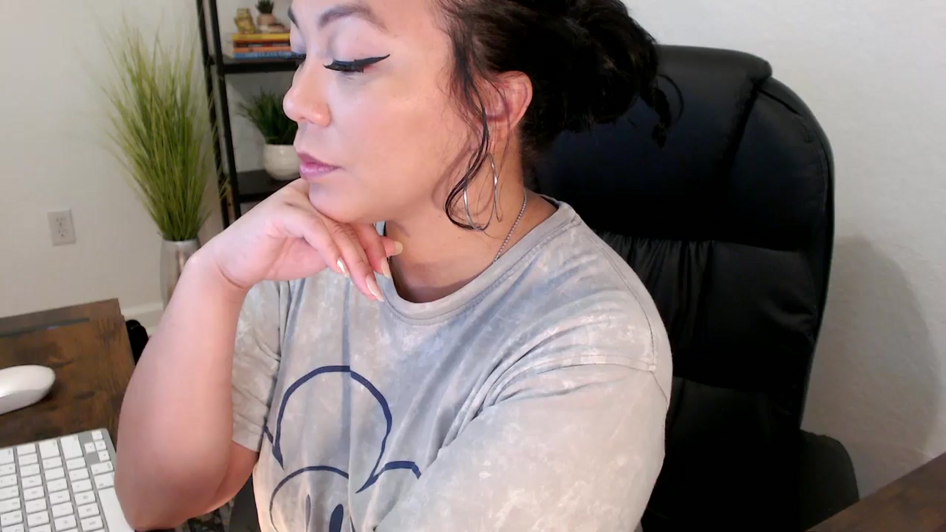 Gallery image thumbnail from MickaylaMinx's myfreecams stream on, 12/23/2024, 16:51 image 17 of 20