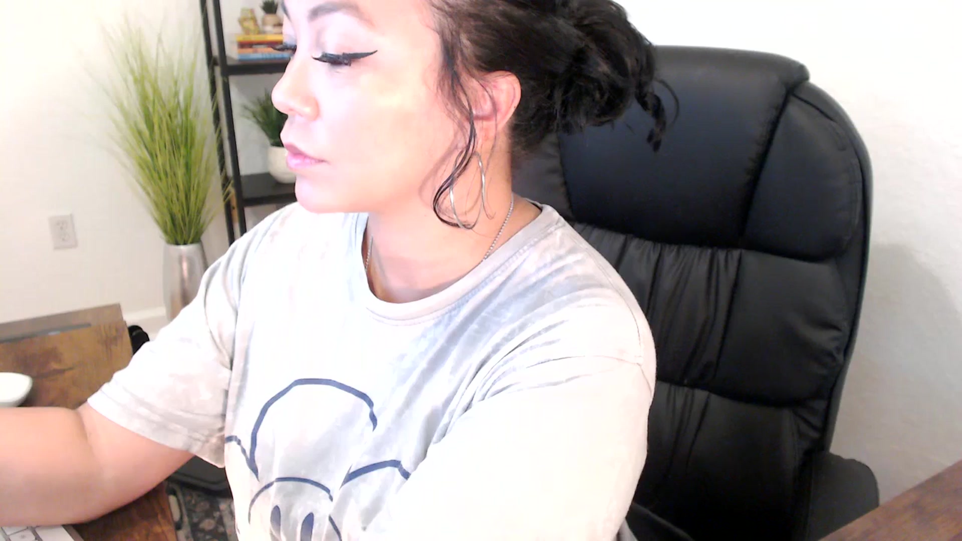 Gallery image thumbnail from MickaylaMinx's myfreecams stream on, 12/23/2024, 16:51 image 19 of 20