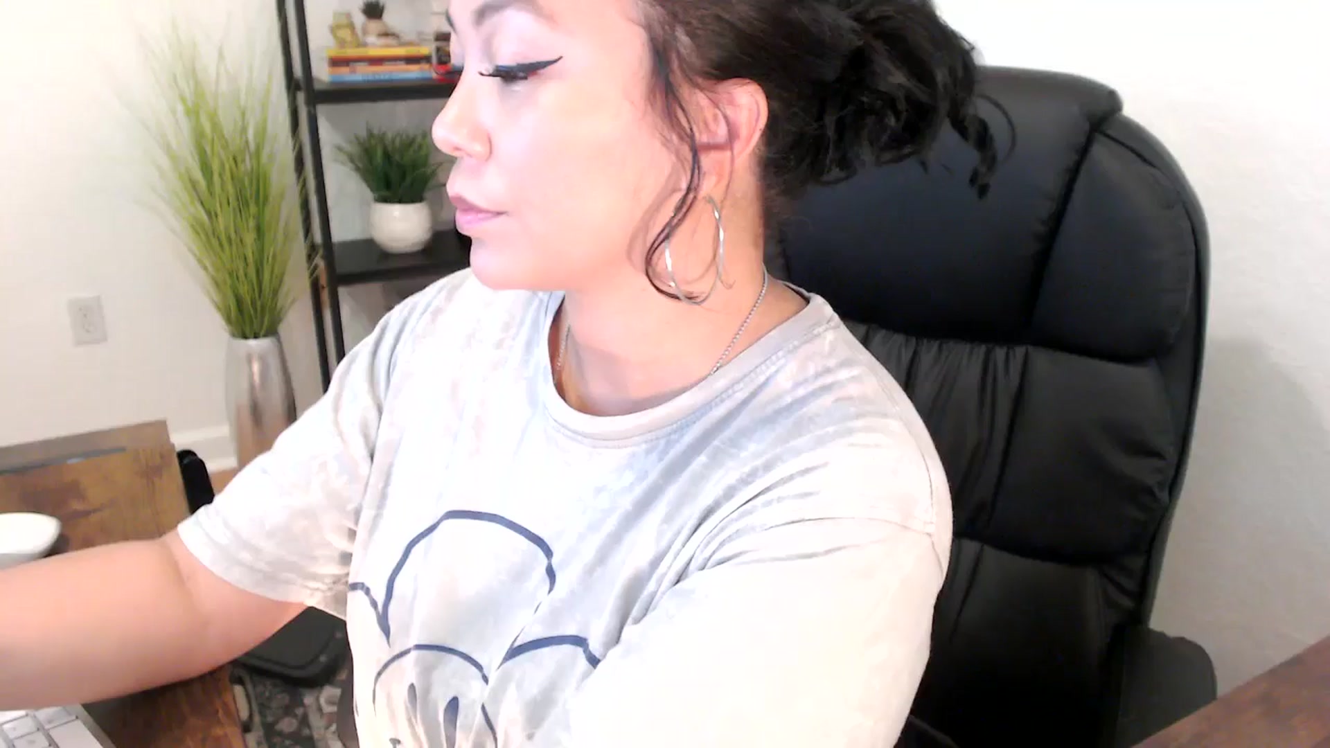 Gallery image thumbnail from MickaylaMinx's myfreecams stream on, 12/23/2024, 16:51 image 20 of 20