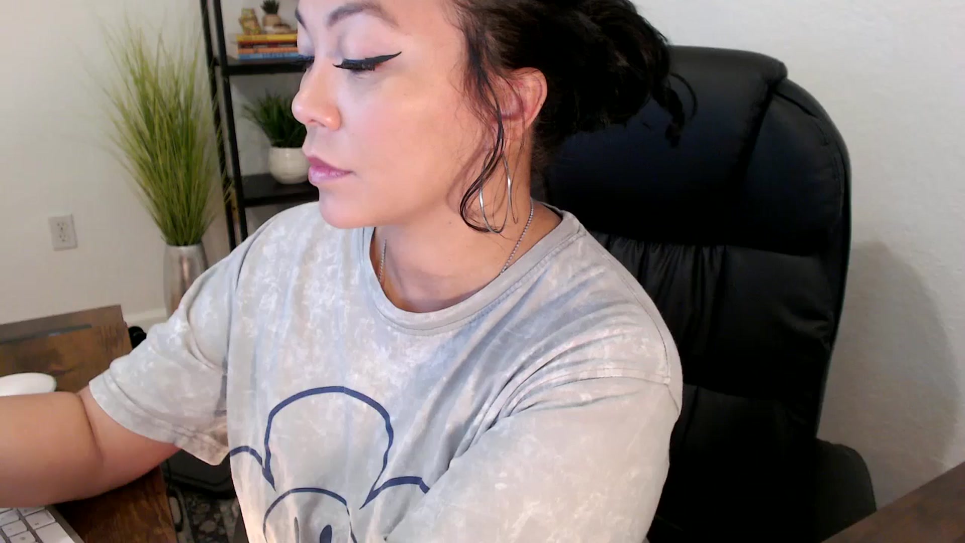 Gallery image thumbnail from MickaylaMinx's myfreecams stream on, 12/23/2024, 16:51 image 18 of 20