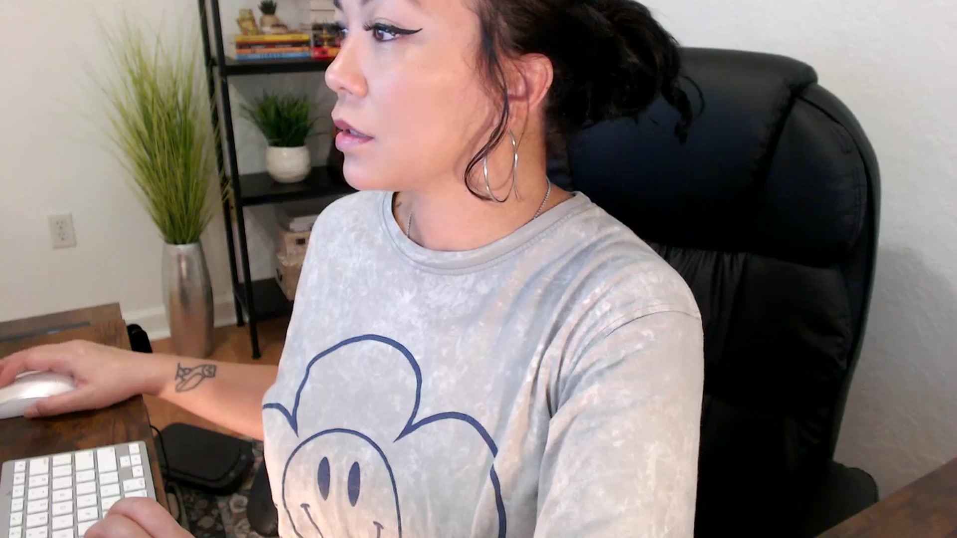 Gallery image thumbnail from MickaylaMinx's myfreecams stream on, 12/23/2024, 16:51 image 9 of 20