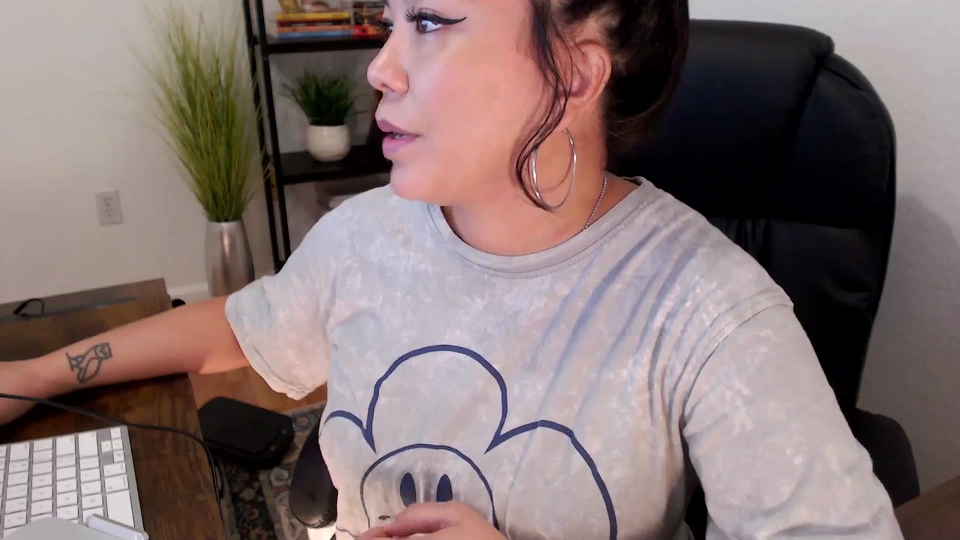 Gallery image thumbnail from MickaylaMinx's myfreecams stream on, 12/23/2024, 17:25 image 2 of 20