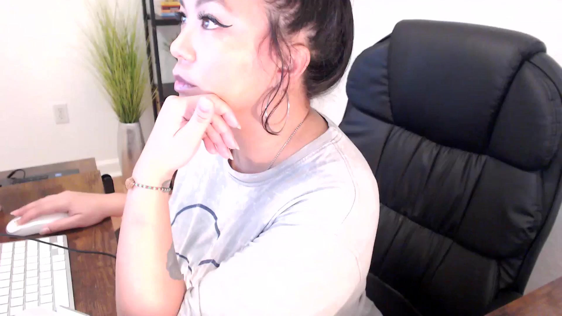 Gallery image thumbnail from MickaylaMinx's myfreecams stream on, 12/23/2024, 18:13 image 1 of 20