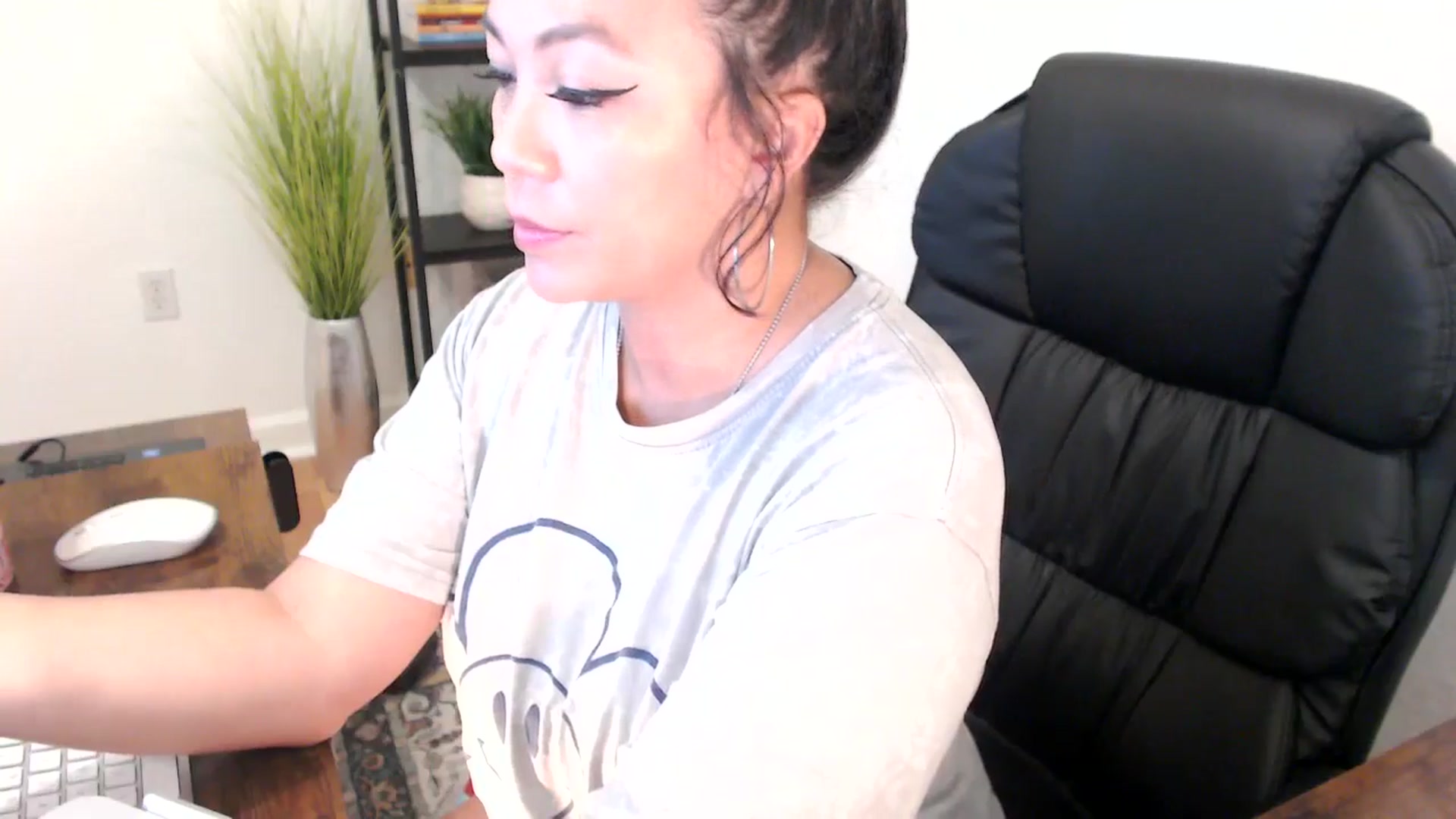 Gallery image thumbnail from MickaylaMinx's myfreecams stream on, 12/23/2024, 18:13 image 5 of 20