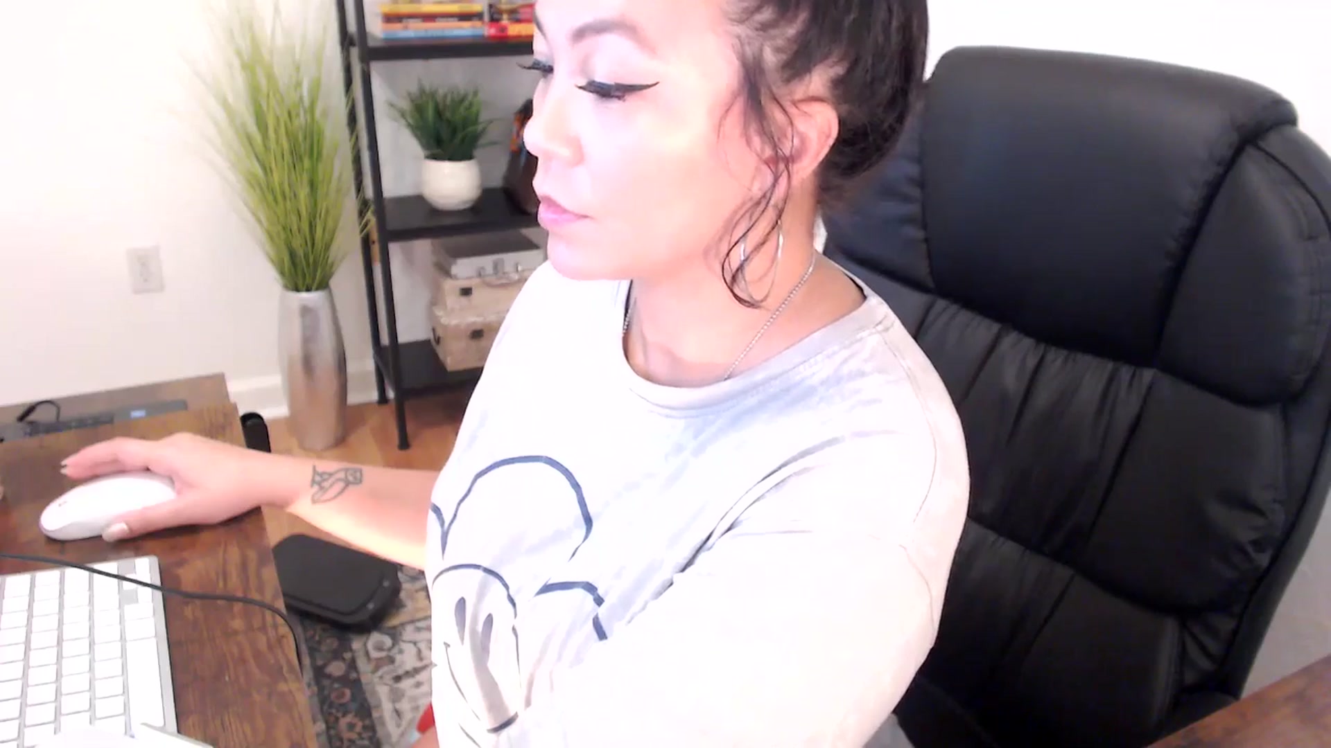 Gallery image thumbnail from MickaylaMinx's myfreecams stream on, 12/23/2024, 18:13 image 2 of 20