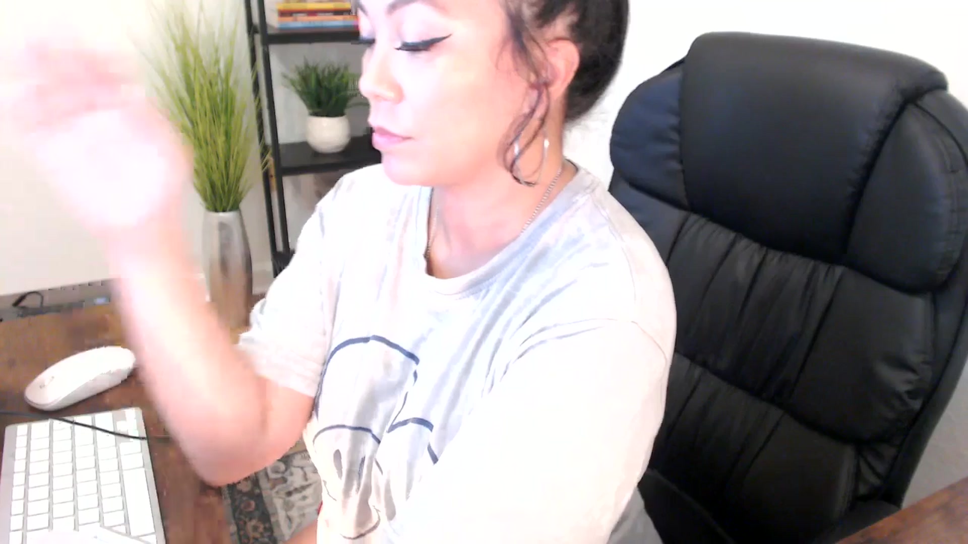 Gallery image thumbnail from MickaylaMinx's myfreecams stream on, 12/23/2024, 18:13 image 18 of 20