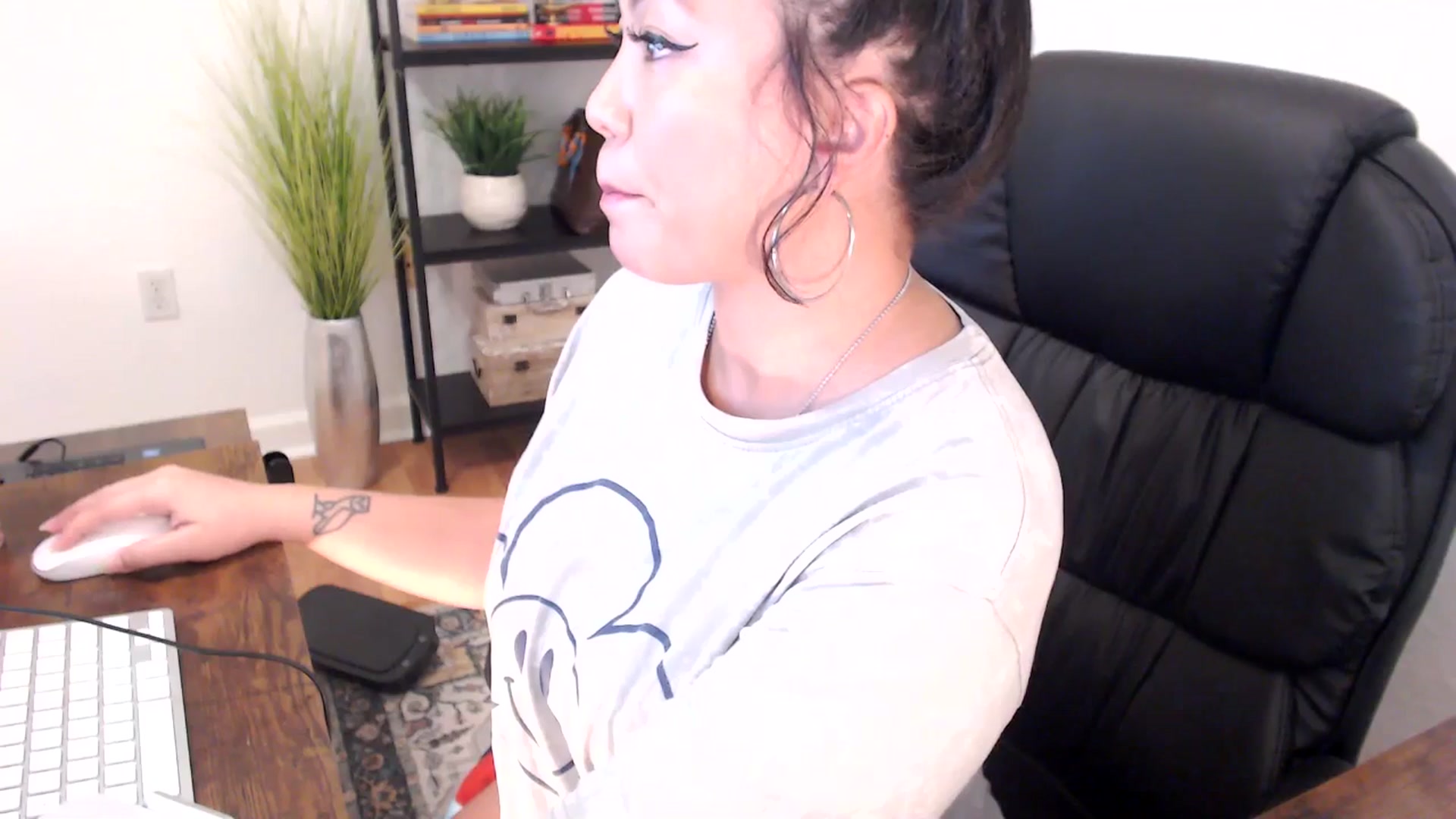 Gallery image thumbnail from MickaylaMinx's myfreecams stream on, 12/23/2024, 18:13 image 3 of 20