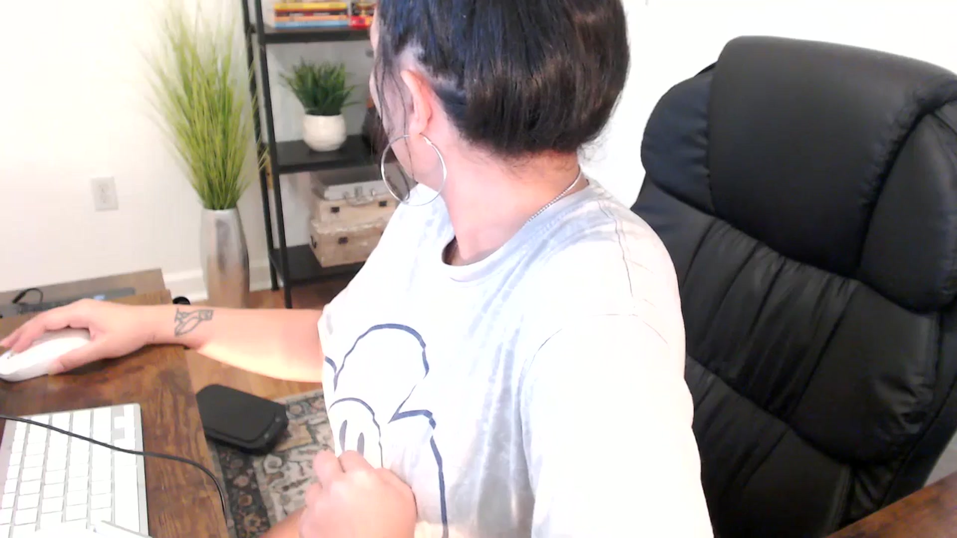 Gallery image thumbnail from MickaylaMinx's myfreecams stream on, 12/23/2024, 18:13 image 15 of 20