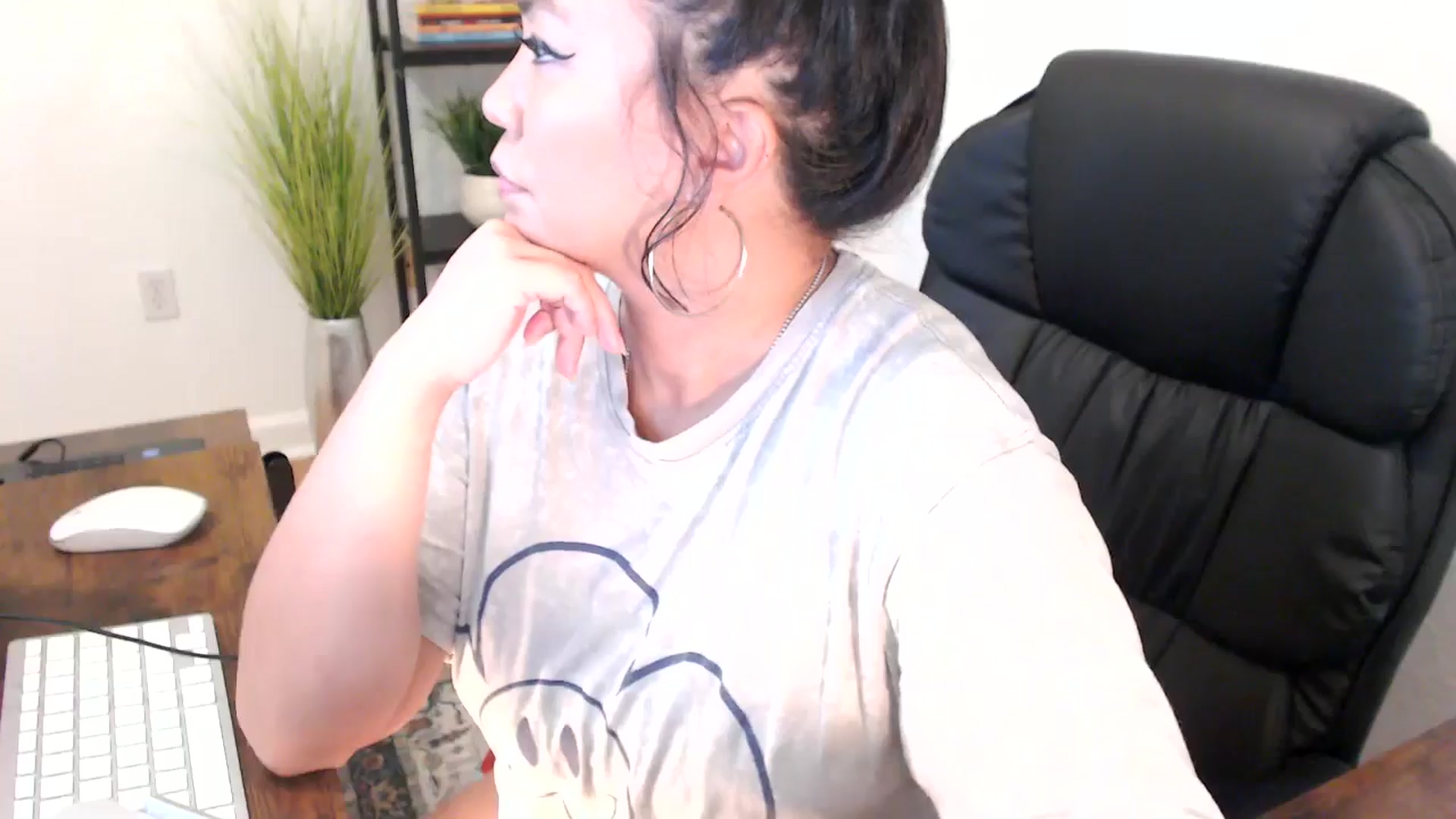 Gallery image thumbnail from MickaylaMinx's myfreecams stream on, 12/23/2024, 18:13 image 20 of 20