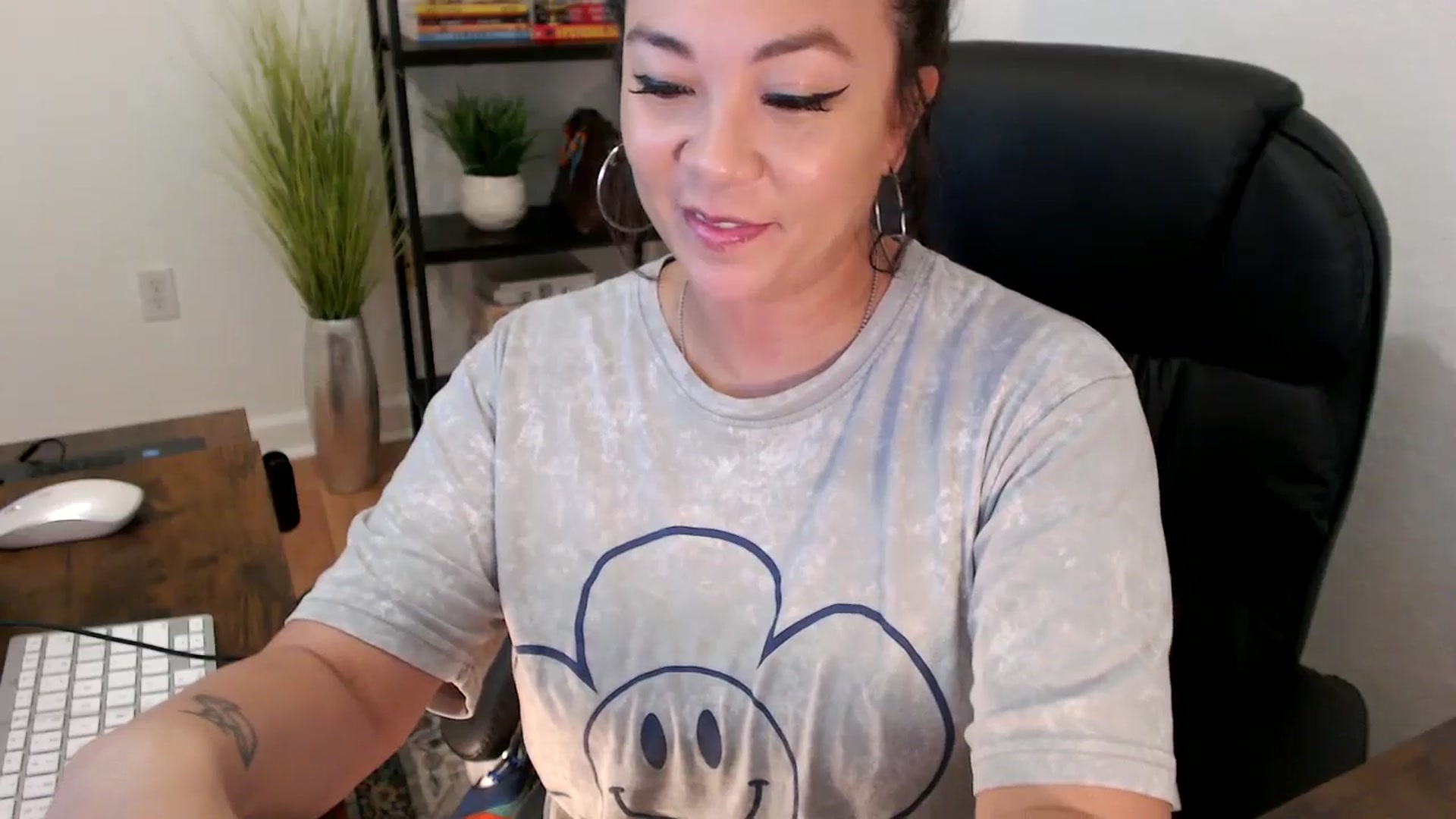 Gallery image thumbnail from MickaylaMinx's myfreecams stream on, 12/23/2024, 18:13 image 12 of 20