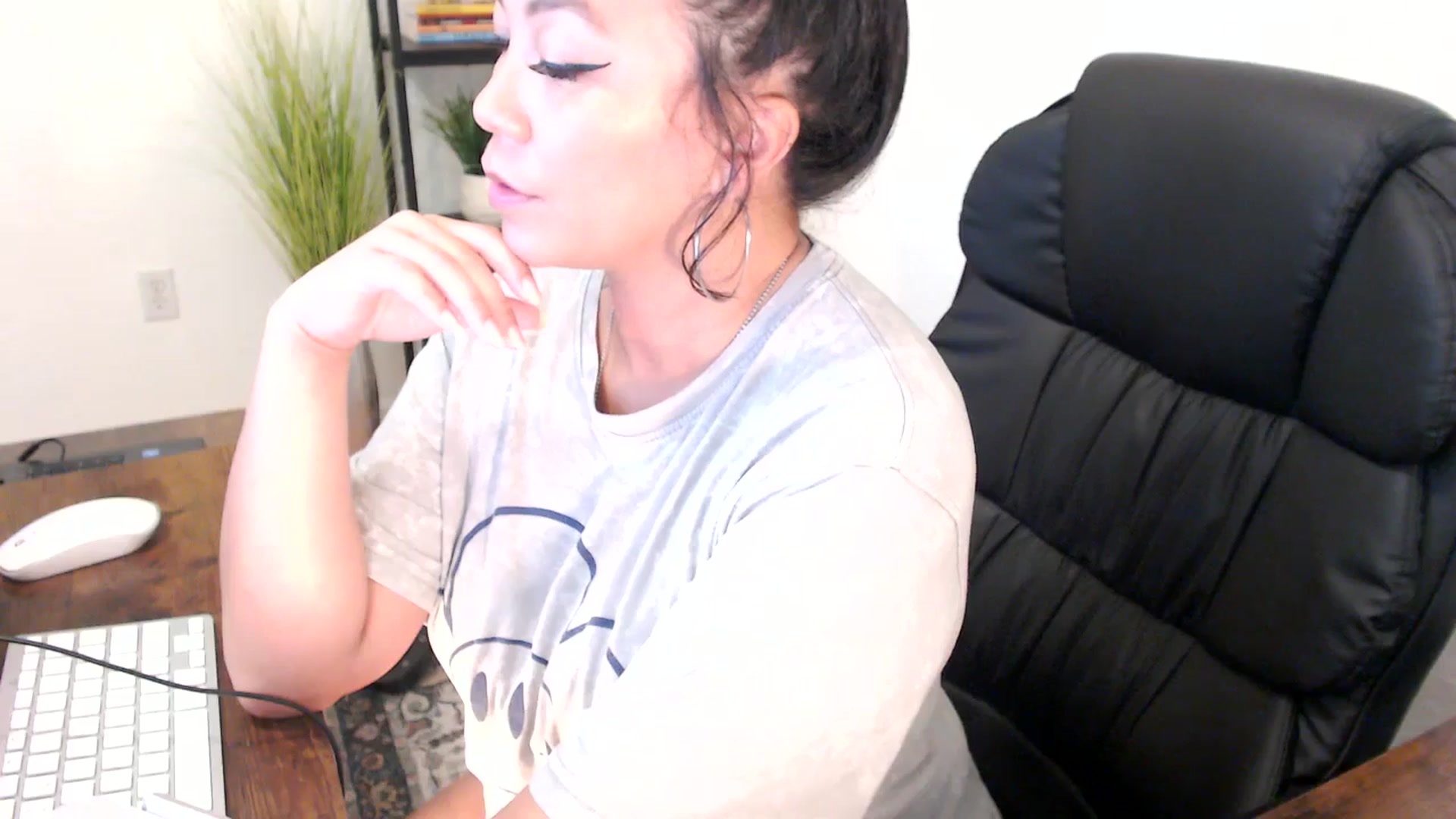 Gallery image thumbnail from MickaylaMinx's myfreecams stream on, 12/23/2024, 18:13 image 16 of 20