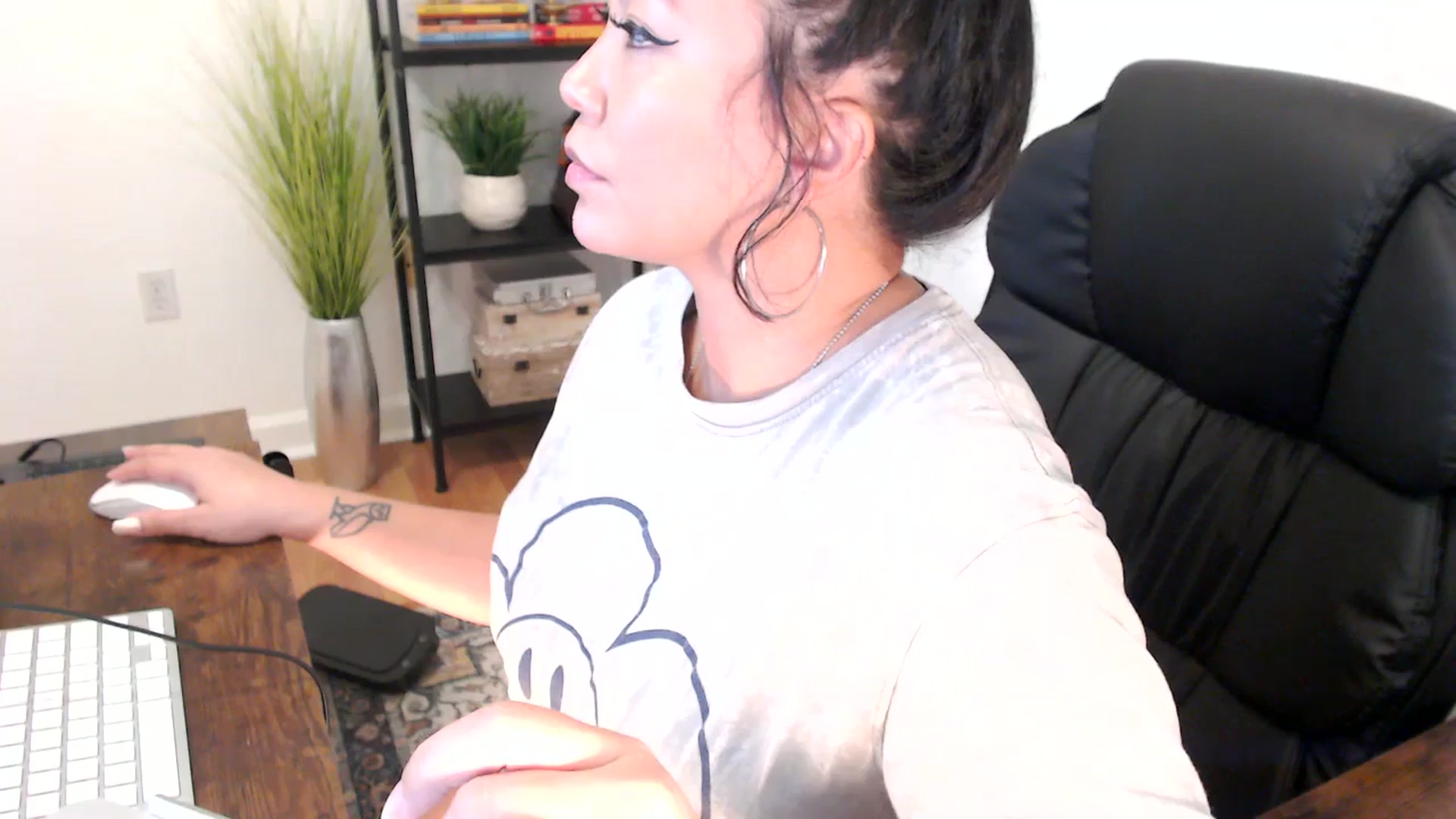 Gallery image thumbnail from MickaylaMinx's myfreecams stream on, 12/23/2024, 18:13 image 8 of 20