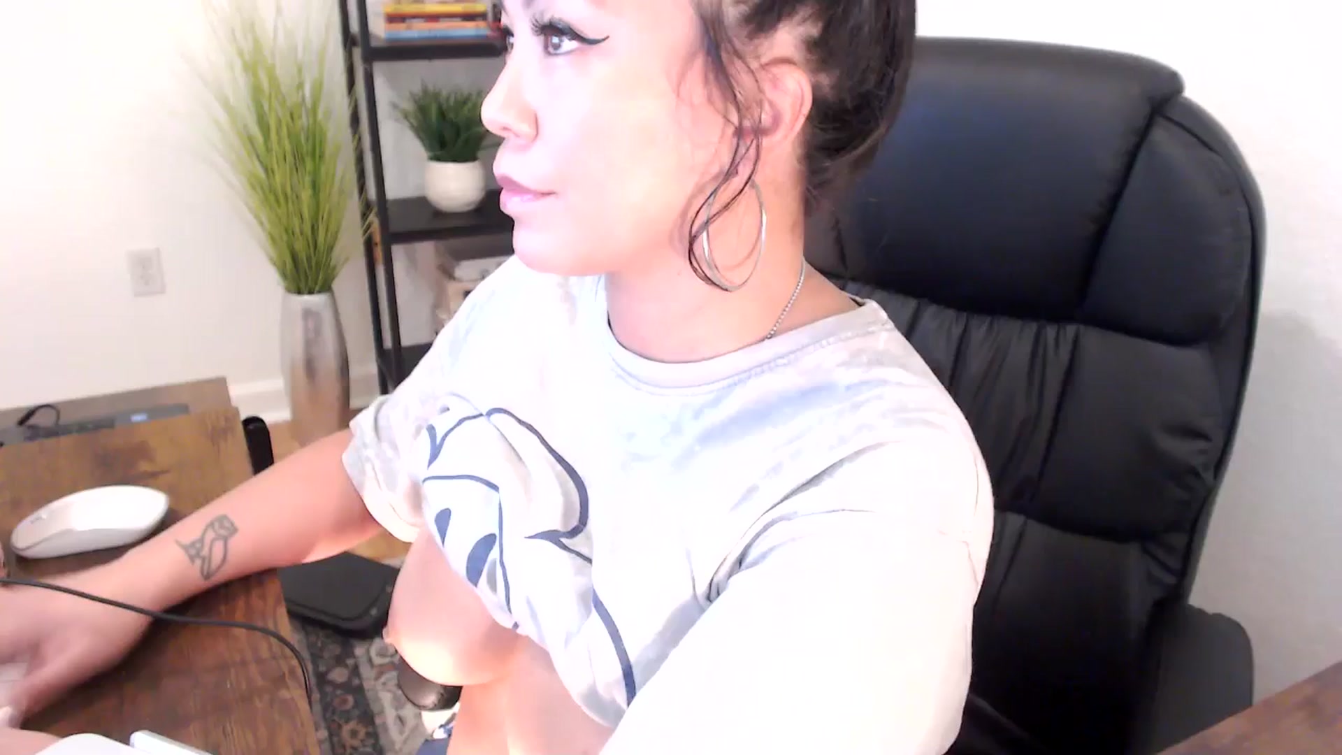 Gallery image thumbnail from MickaylaMinx's myfreecams stream on, 12/23/2024, 18:26 image 15 of 20
