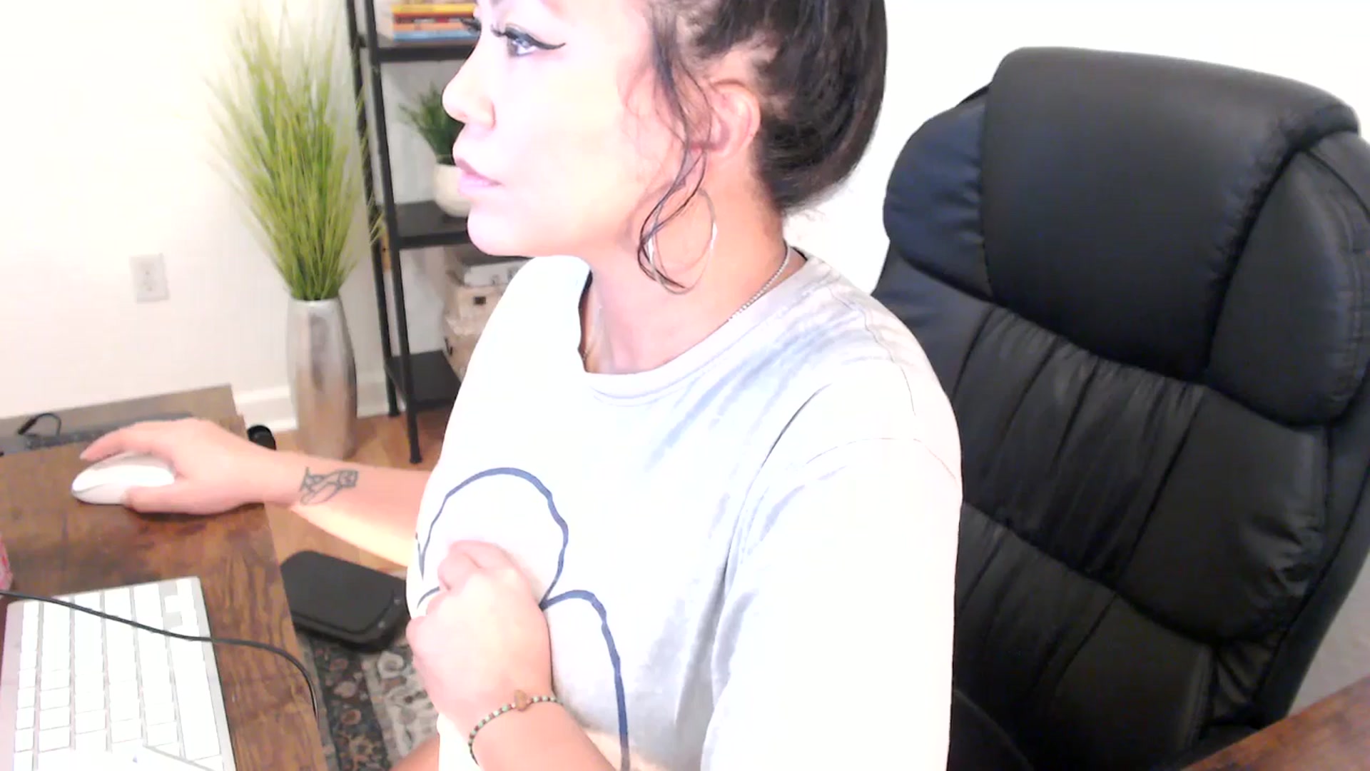 Gallery image thumbnail from MickaylaMinx's myfreecams stream on, 12/23/2024, 18:26 image 5 of 20