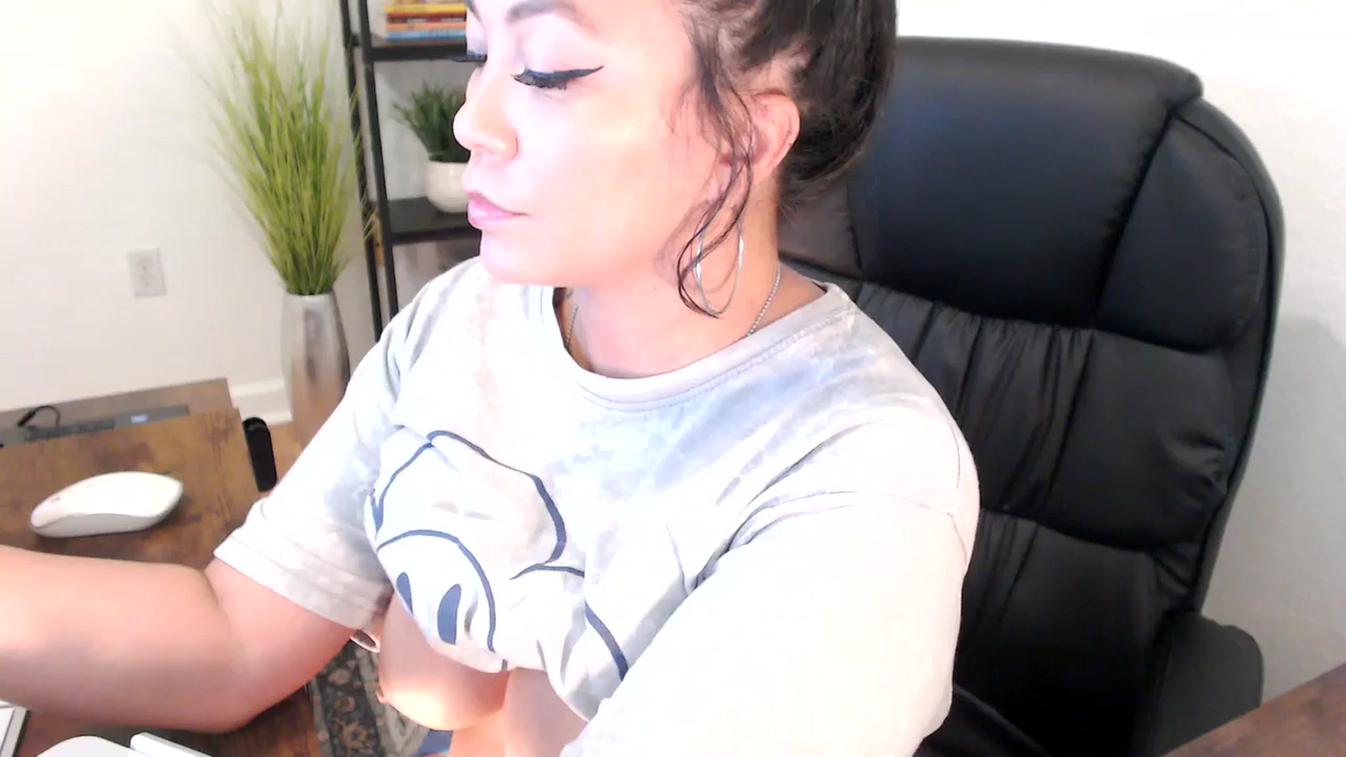 Gallery image thumbnail from MickaylaMinx's myfreecams stream on, 12/23/2024, 18:26 image 17 of 20