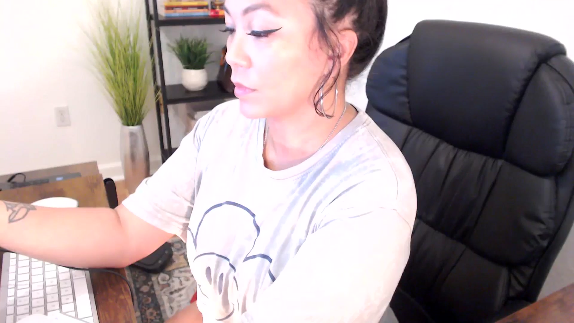 Gallery image thumbnail from MickaylaMinx's myfreecams stream on, 12/23/2024, 18:26 image 2 of 20