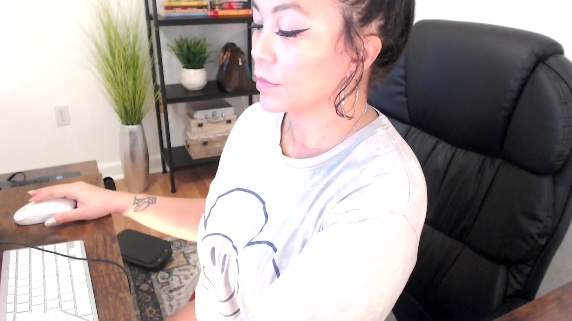 Gallery image thumbnail from MickaylaMinx's myfreecams stream on, 12/23/2024, 18:26 image 1 of 20