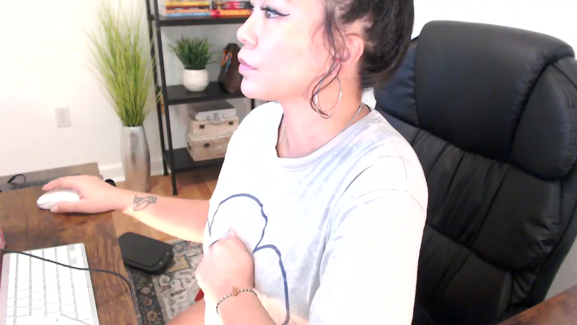 Gallery image thumbnail from MickaylaMinx's myfreecams stream on, 12/23/2024, 18:26 image 4 of 20