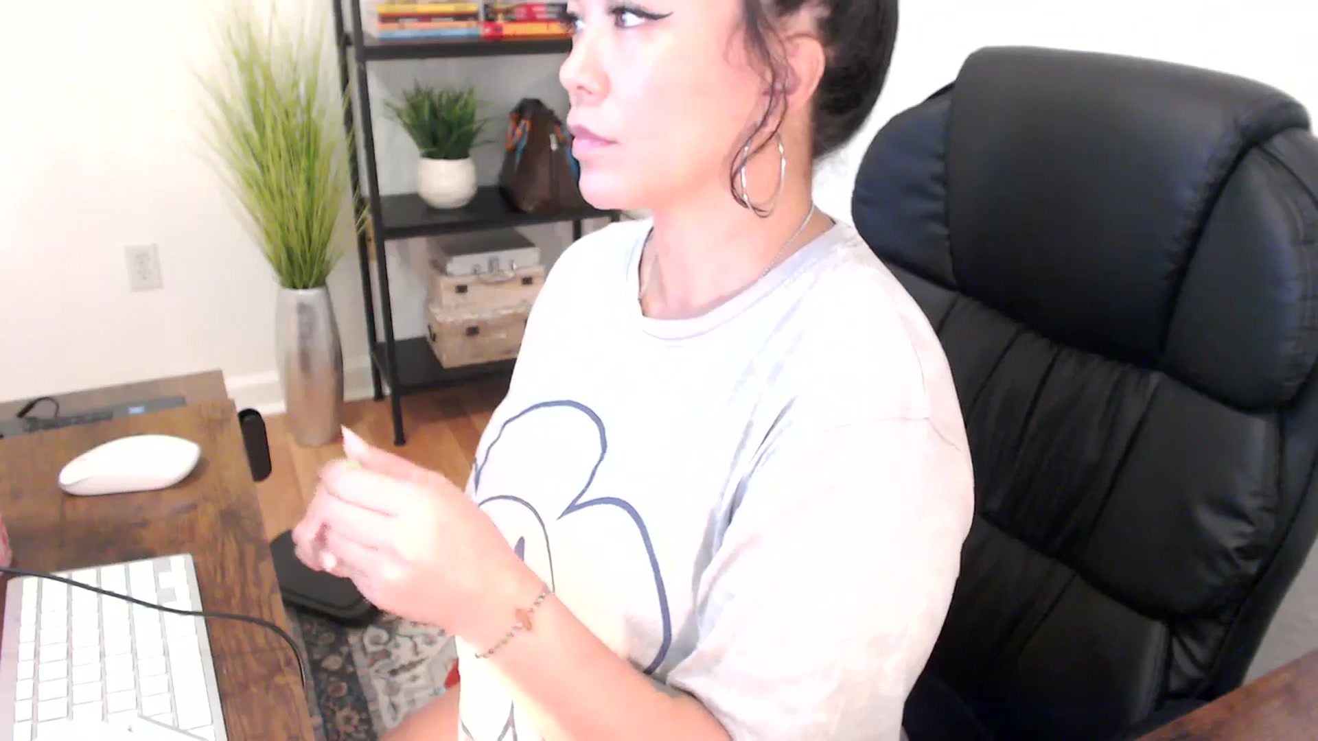 Gallery image thumbnail from MickaylaMinx's myfreecams stream on, 12/23/2024, 18:26 image 6 of 20