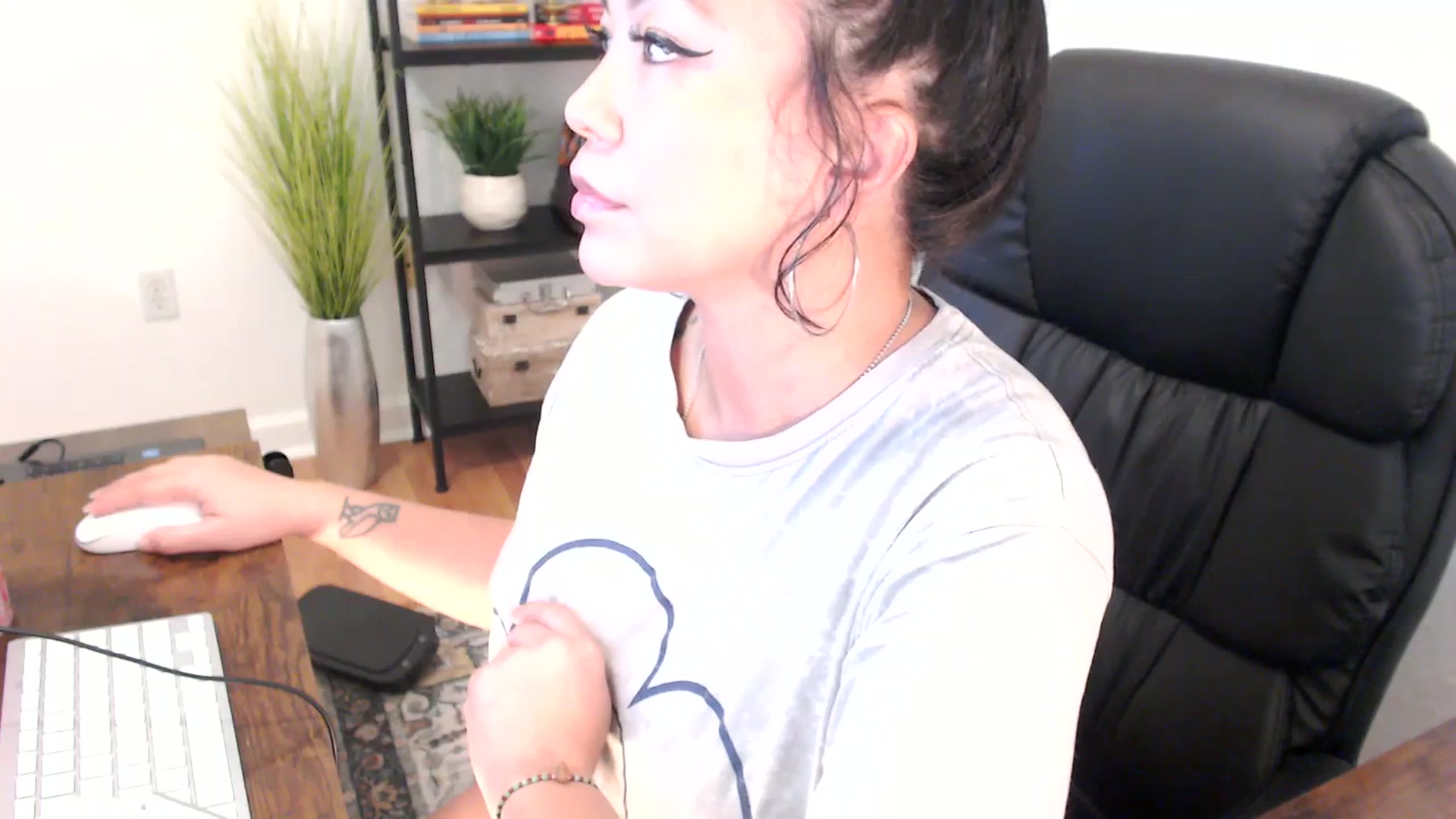 Gallery image thumbnail from MickaylaMinx's myfreecams stream on, 12/23/2024, 18:26 image 7 of 20