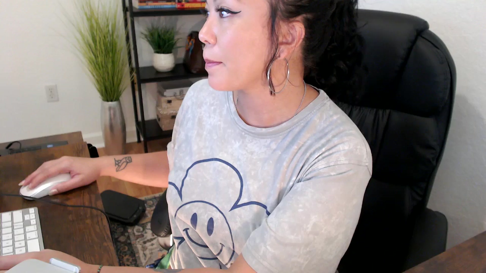 Gallery image thumbnail from MickaylaMinx's myfreecams stream on, 12/23/2024, 19:45 image 20 of 20