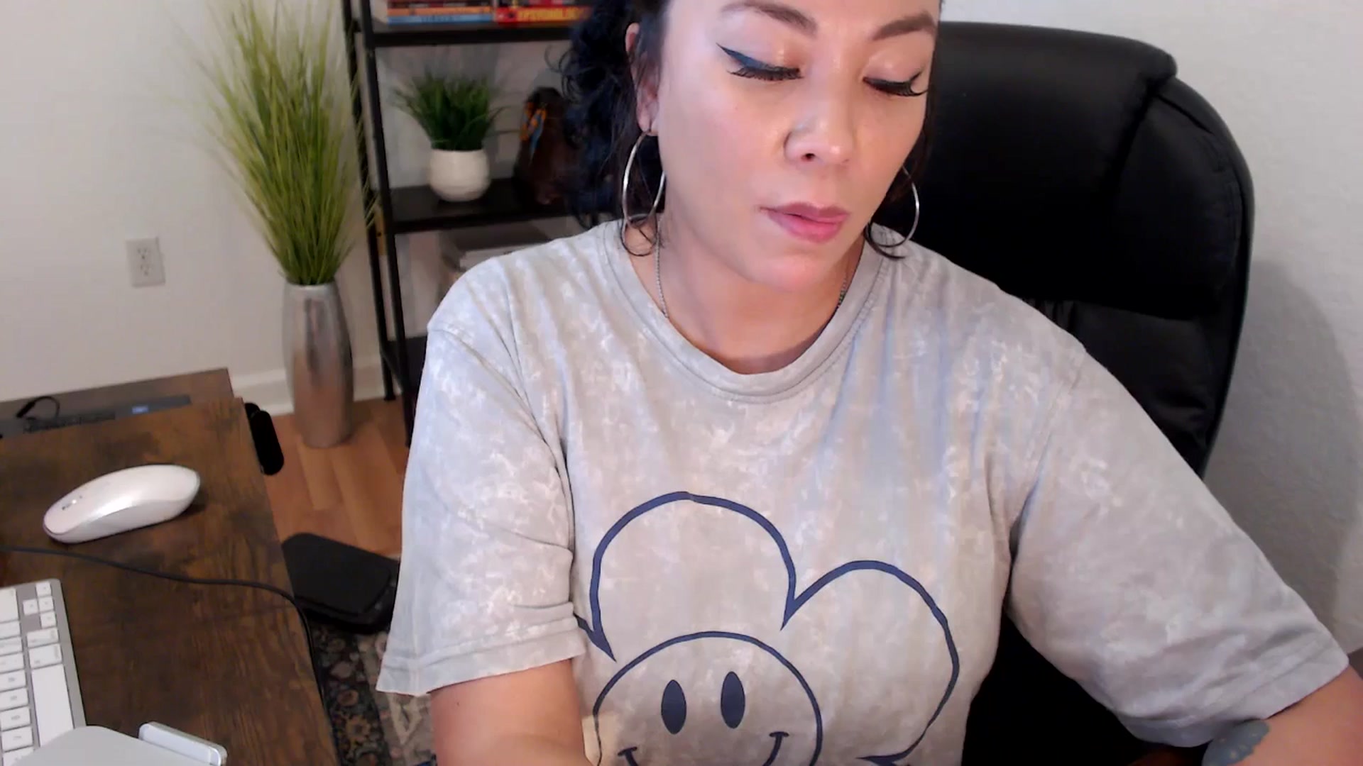 Gallery image thumbnail from MickaylaMinx's myfreecams stream on, 12/23/2024, 19:45 image 19 of 20