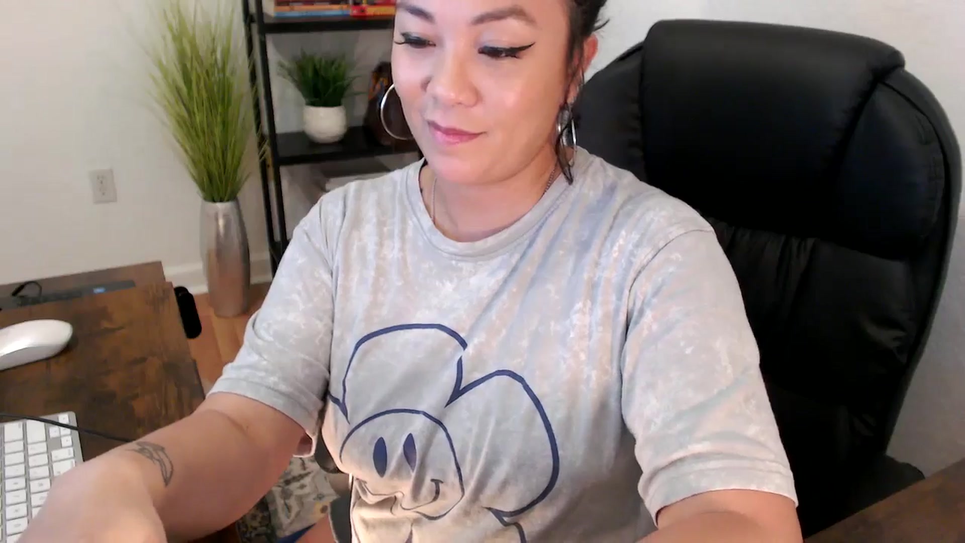 Gallery image thumbnail from MickaylaMinx's myfreecams stream on, 12/23/2024, 20:49 image 3 of 20