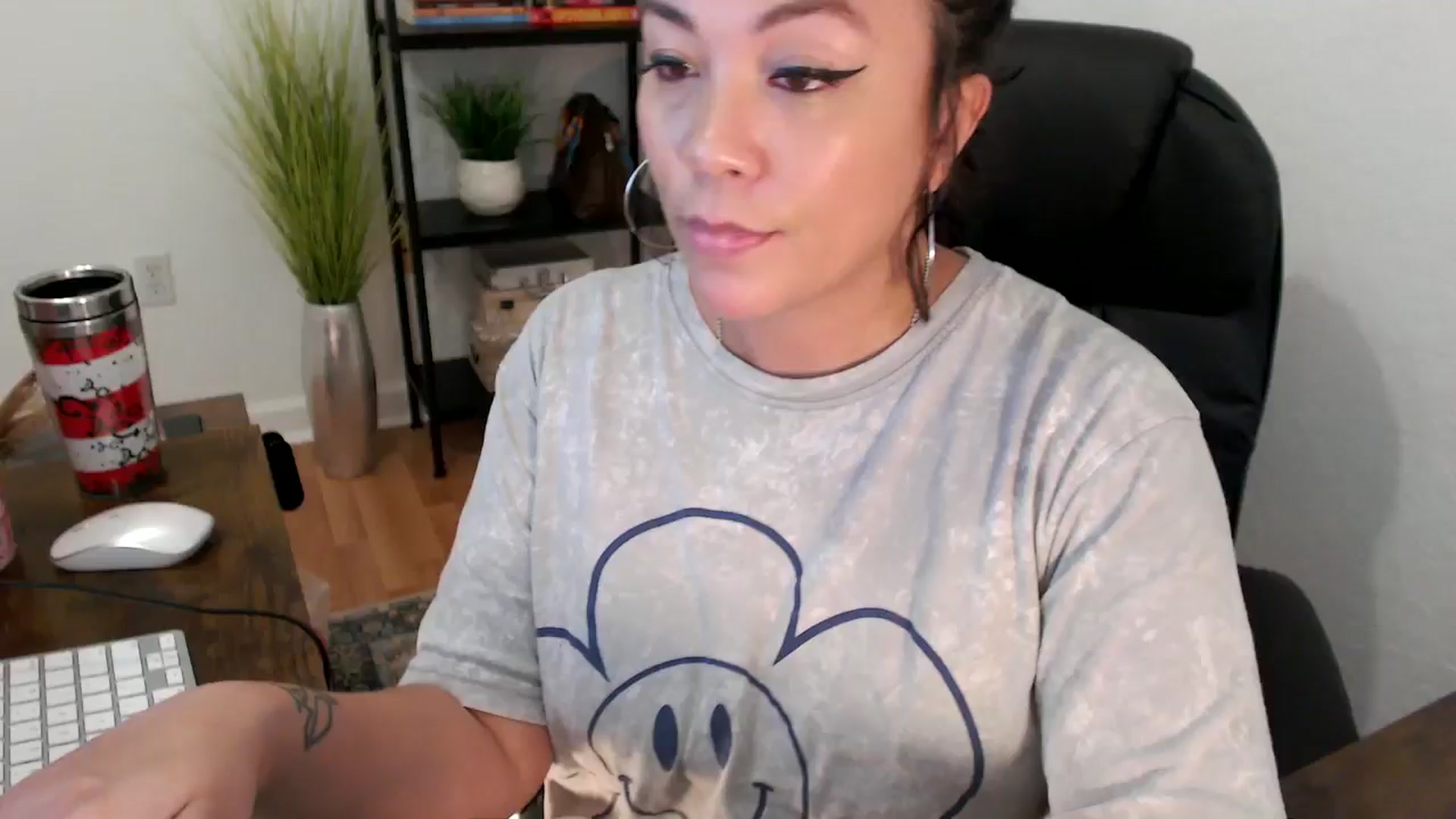 Gallery image thumbnail from MickaylaMinx's myfreecams stream on, 12/23/2024, 20:49 image 17 of 20