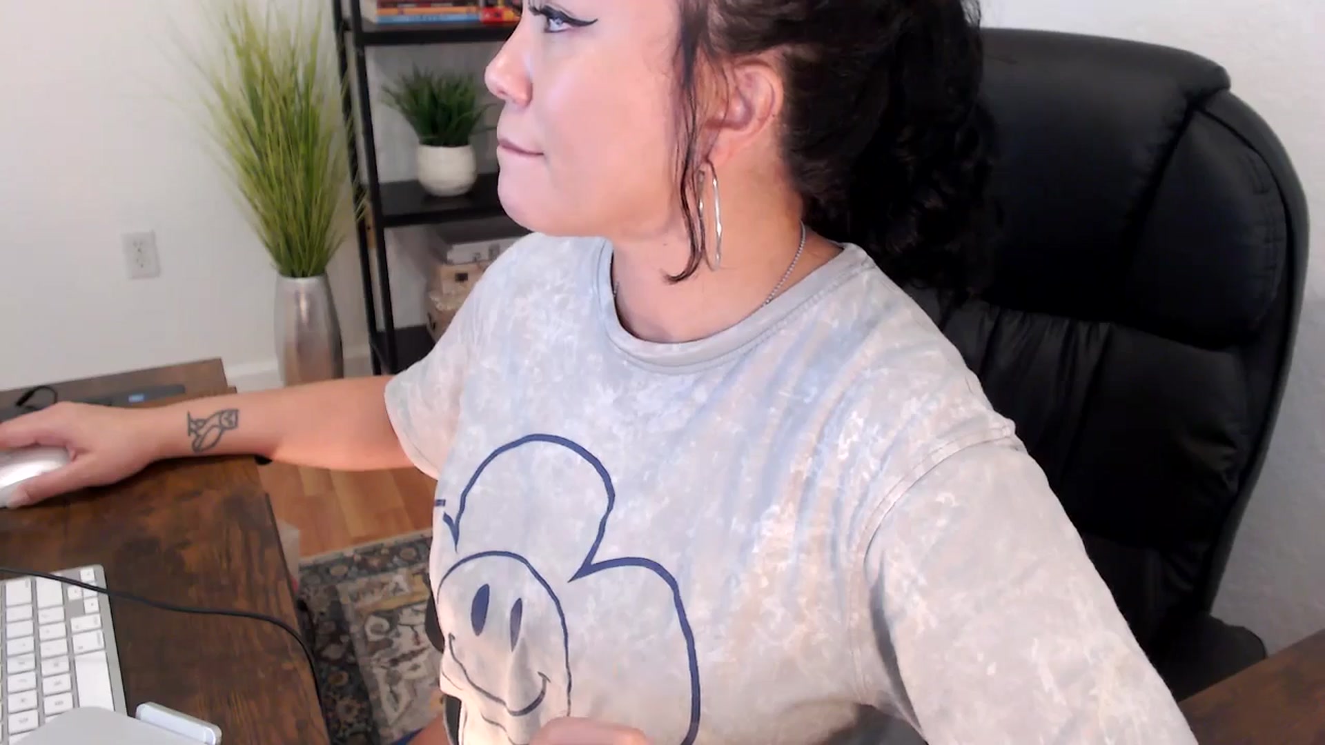 Gallery image thumbnail from MickaylaMinx's myfreecams stream on, 12/23/2024, 20:49 image 2 of 20