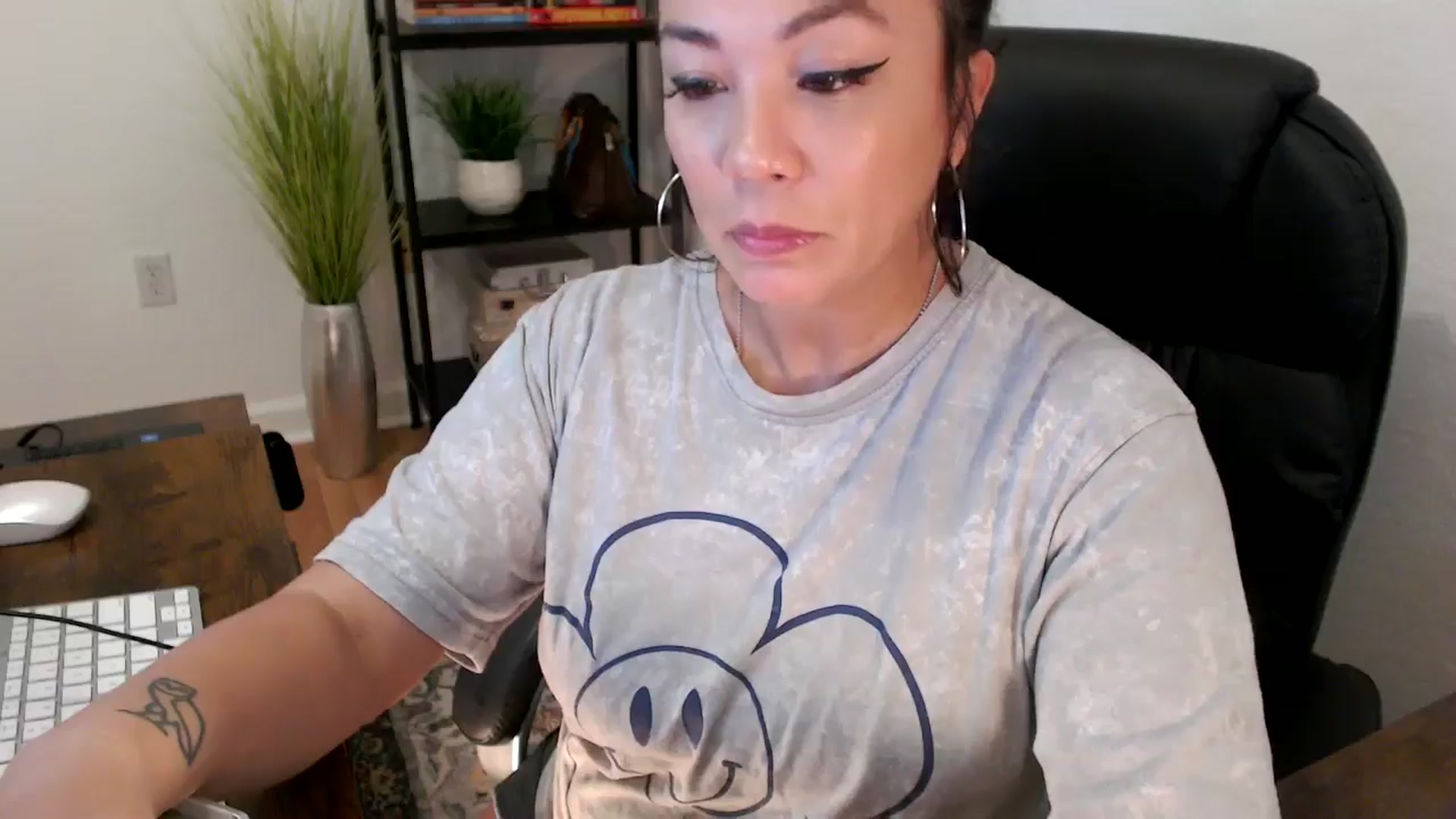 Gallery image thumbnail from MickaylaMinx's myfreecams stream on, 12/23/2024, 20:49 image 8 of 20