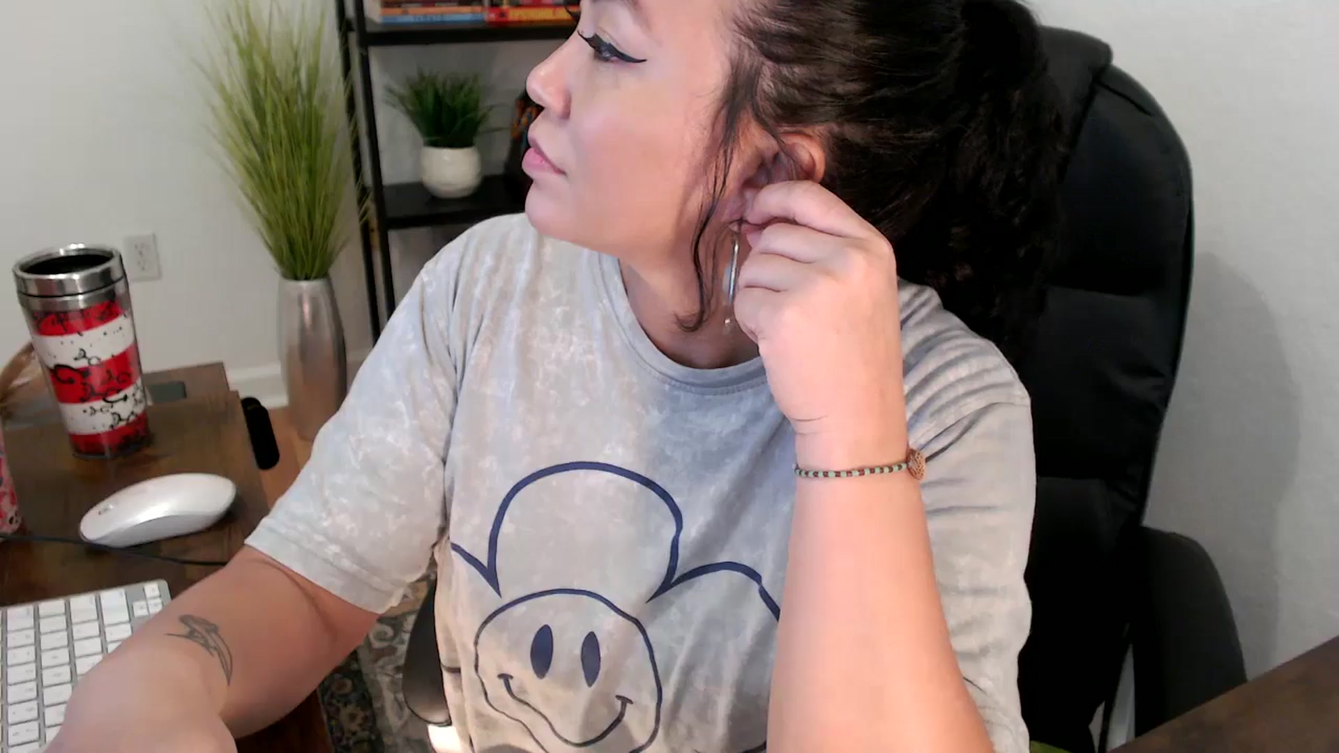 Gallery image thumbnail from MickaylaMinx's myfreecams stream on, 12/23/2024, 20:49 image 20 of 20