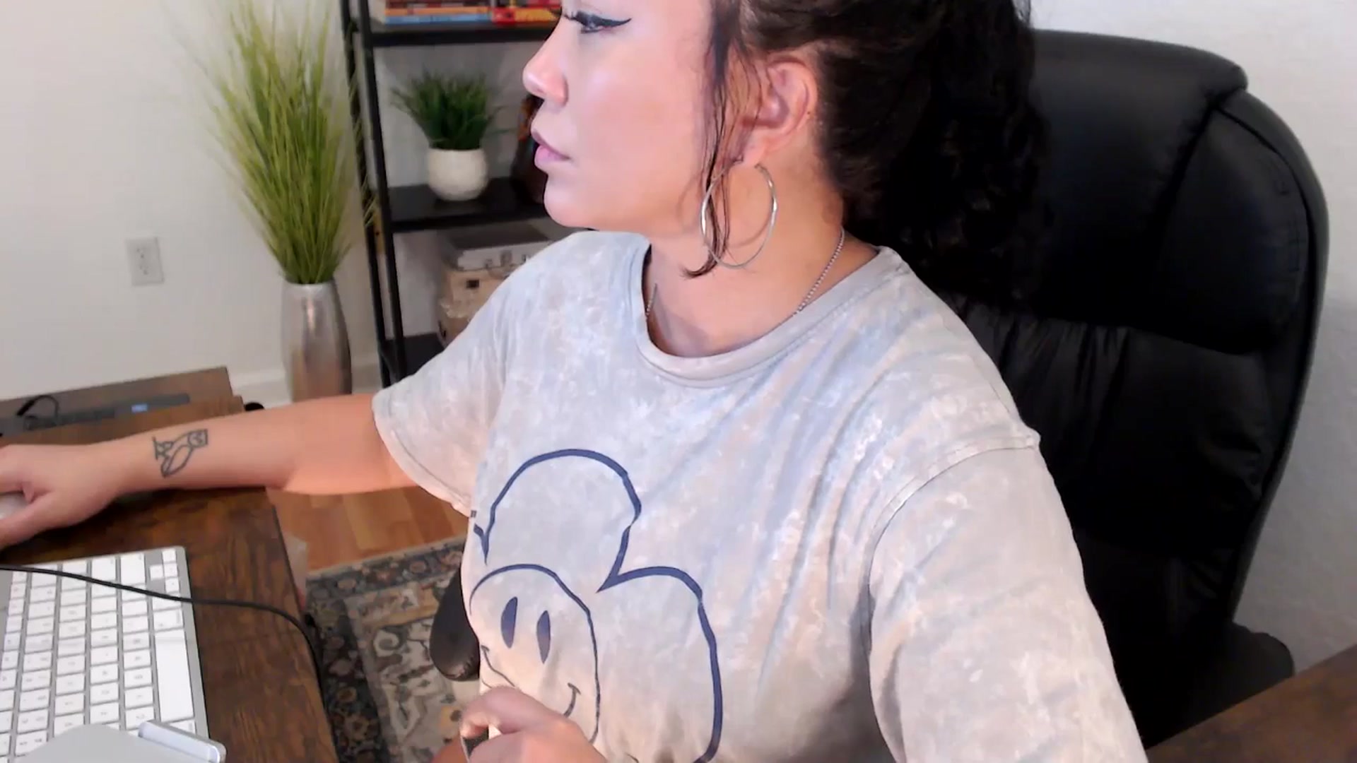 Gallery image thumbnail from MickaylaMinx's myfreecams stream on, 12/23/2024, 20:49 image 6 of 20