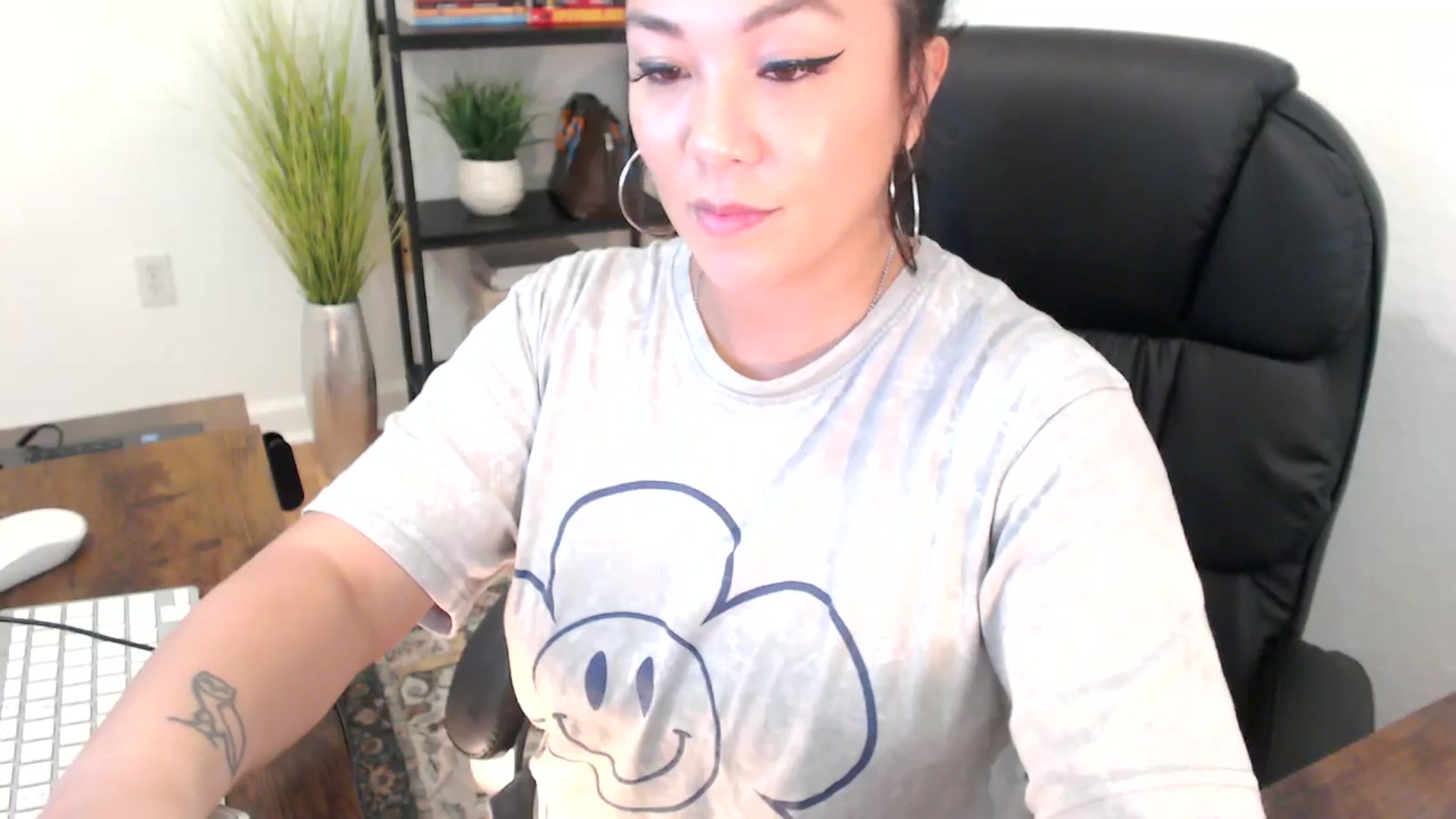 Gallery image thumbnail from MickaylaMinx's myfreecams stream on, 12/23/2024, 20:49 image 9 of 20