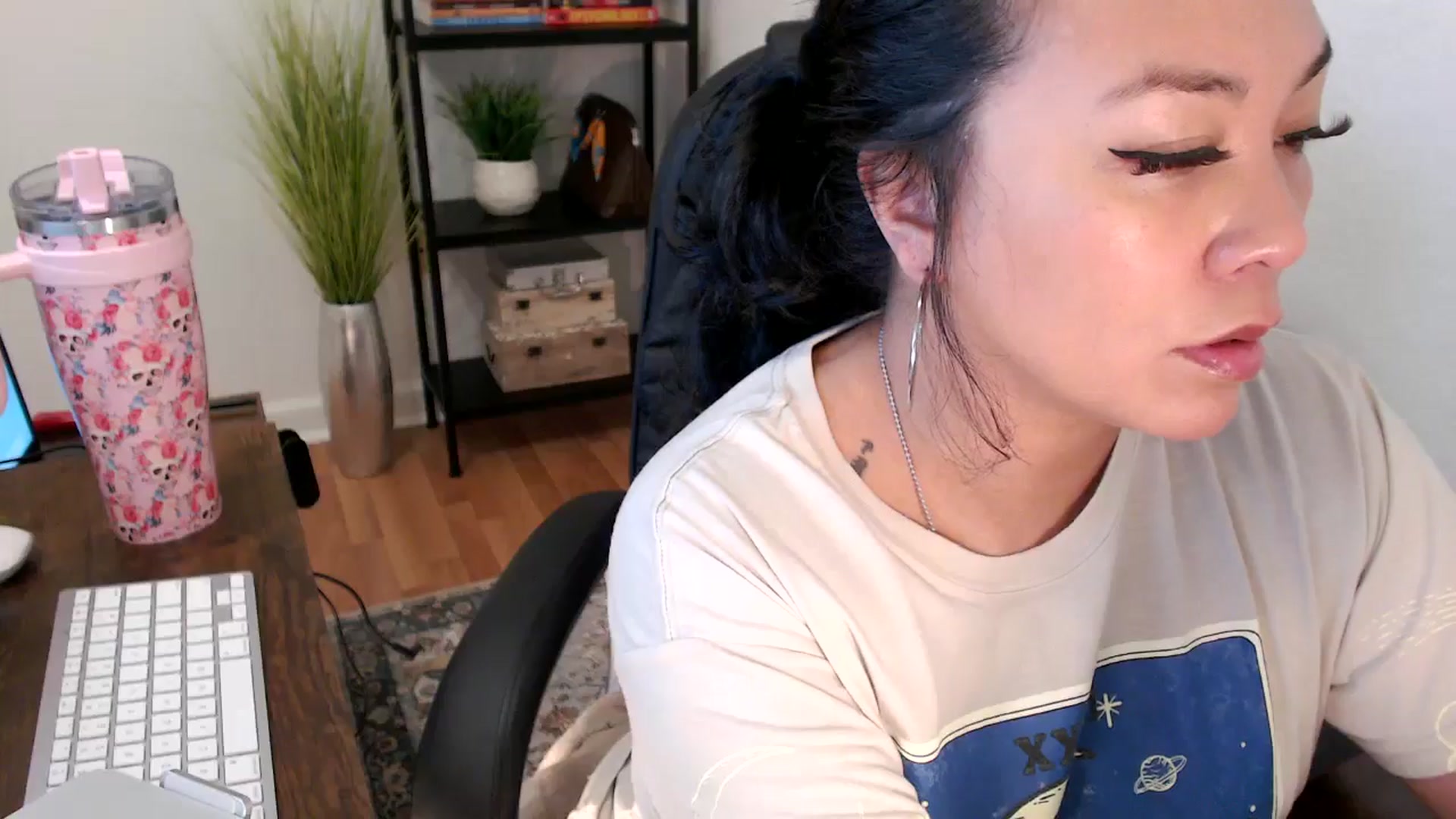 Gallery image thumbnail from MickaylaMinx's myfreecams stream on, 12/24/2024, 16:16 image 13 of 20