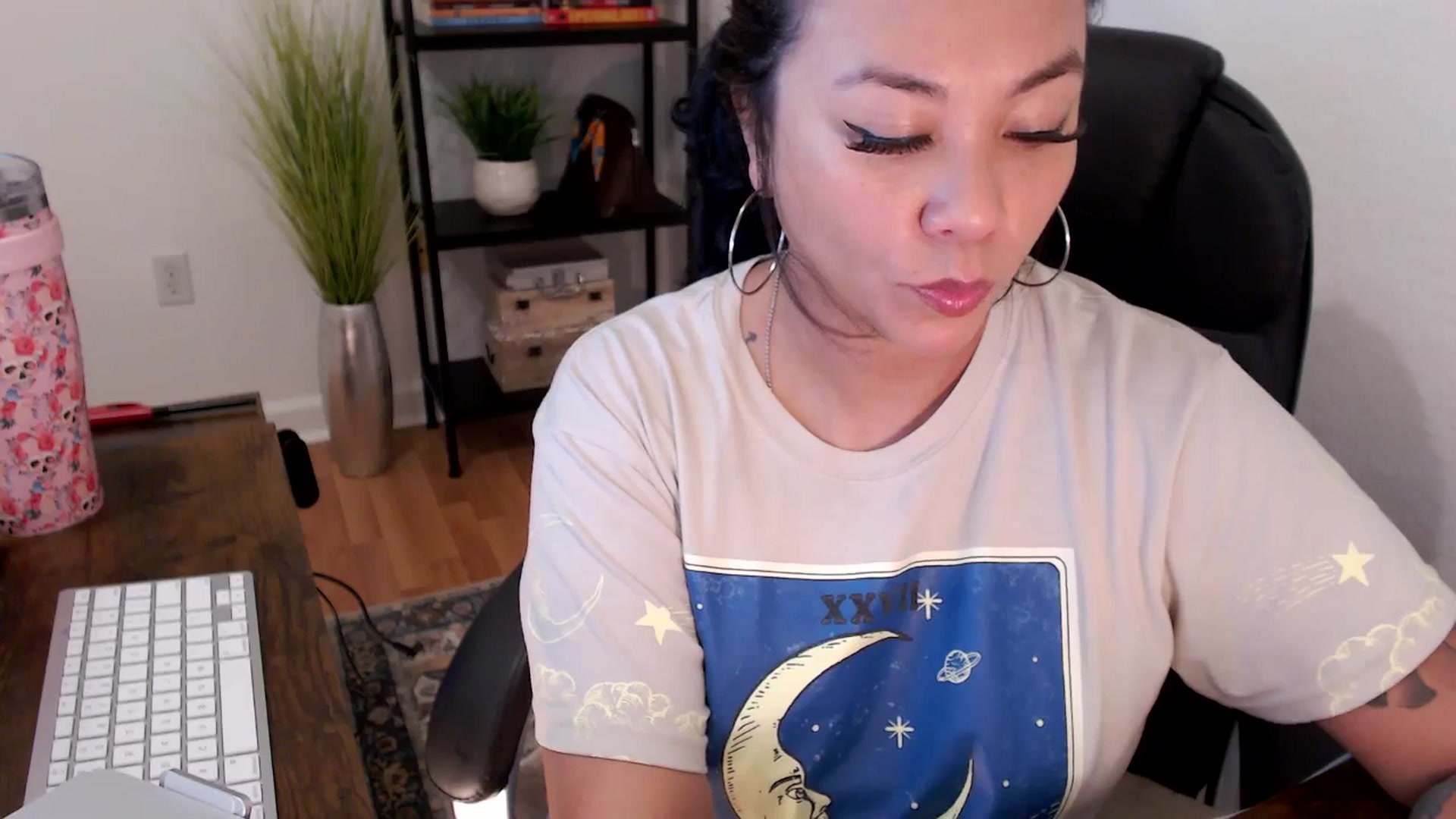Gallery image thumbnail from MickaylaMinx's myfreecams stream on, 12/24/2024, 16:16 image 8 of 20
