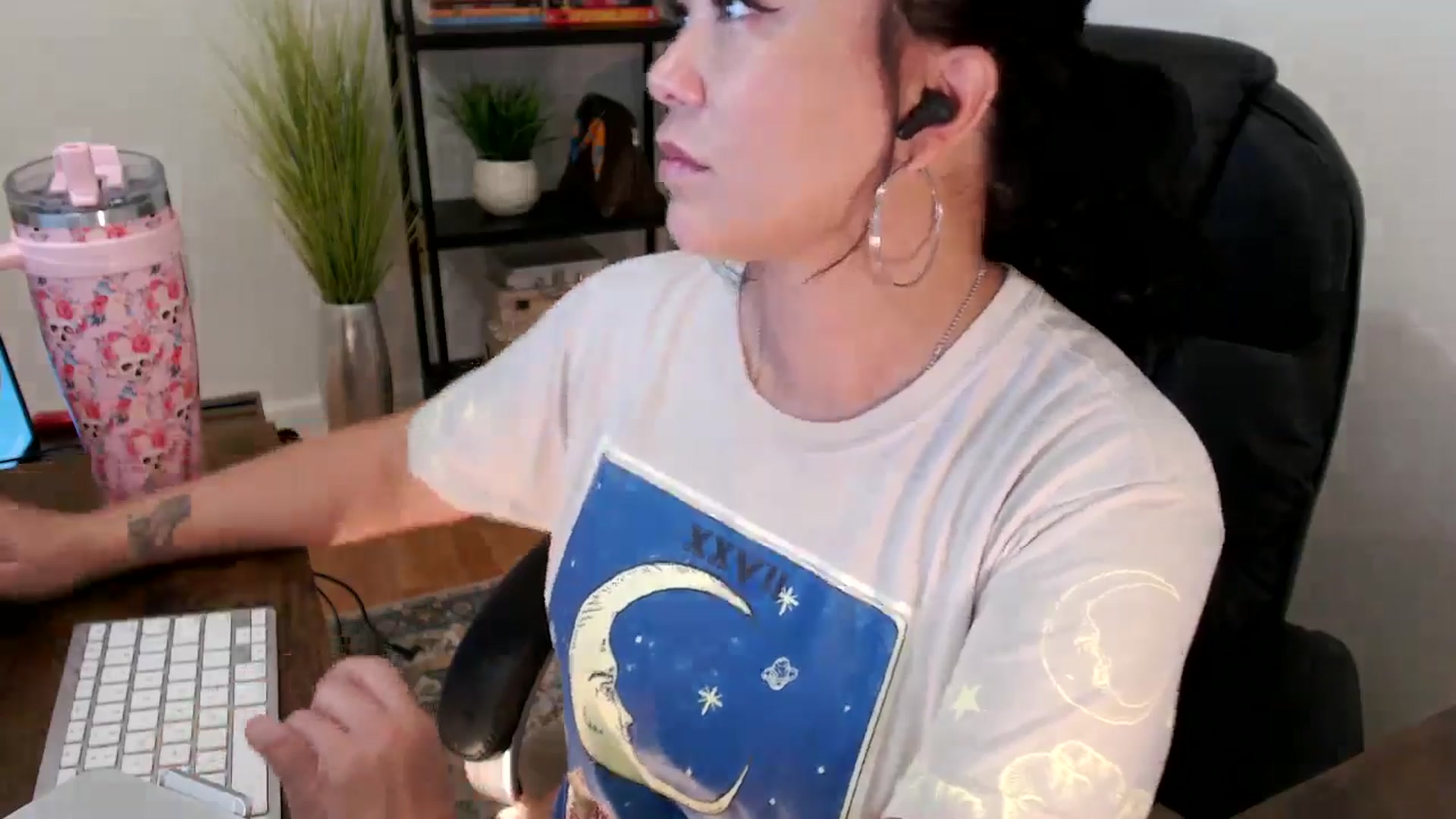 Gallery image thumbnail from MickaylaMinx's myfreecams stream on, 12/24/2024, 16:16 image 18 of 20