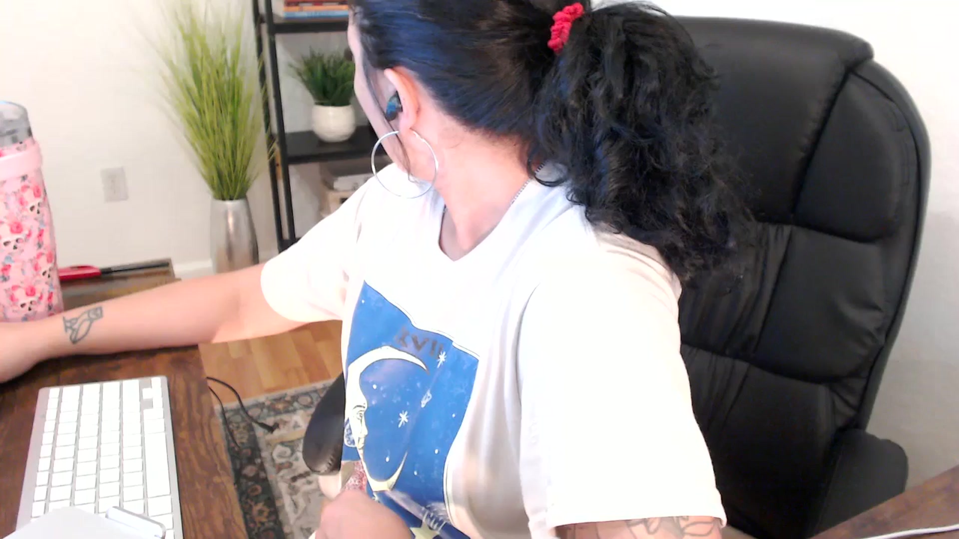 Gallery image thumbnail from MickaylaMinx's myfreecams stream on, 12/24/2024, 16:16 image 7 of 20