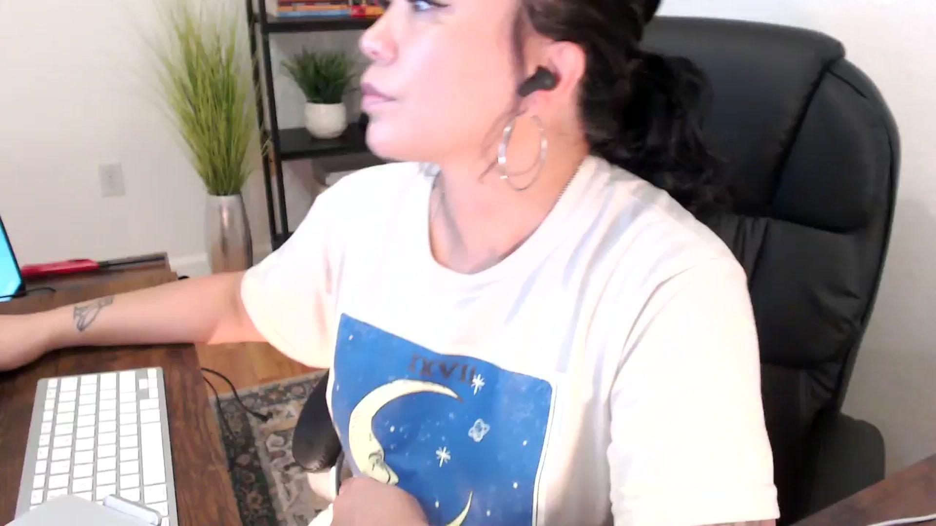 Gallery image thumbnail from MickaylaMinx's myfreecams stream on, 12/24/2024, 16:16 image 5 of 20