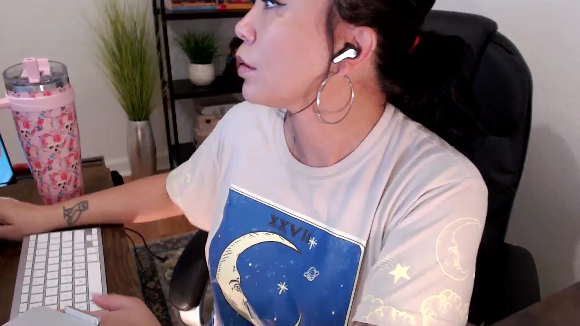Gallery image thumbnail from MickaylaMinx's myfreecams stream on, 12/24/2024, 16:16 image 14 of 20