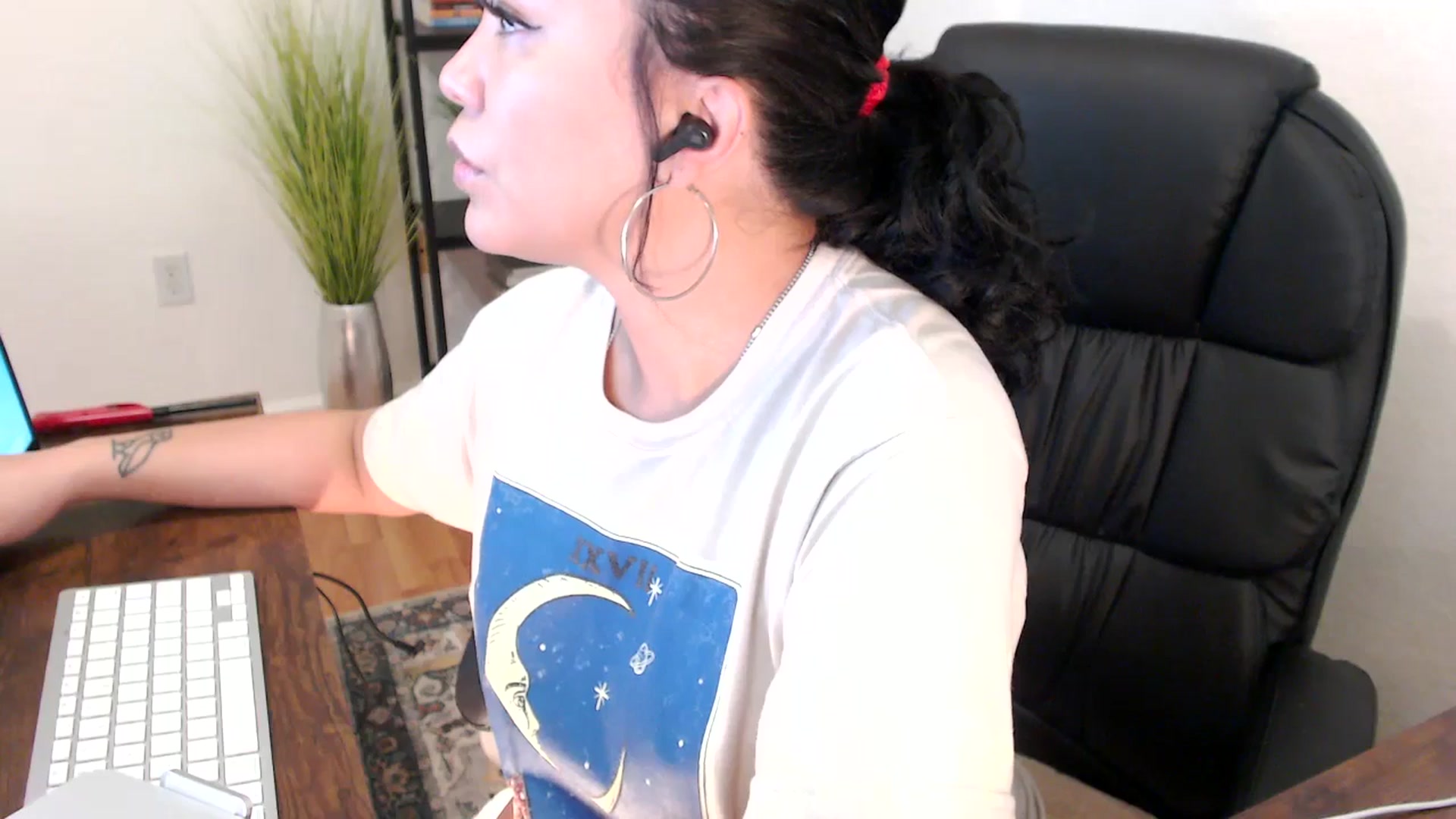 Gallery image thumbnail from MickaylaMinx's myfreecams stream on, 12/24/2024, 16:16 image 2 of 20