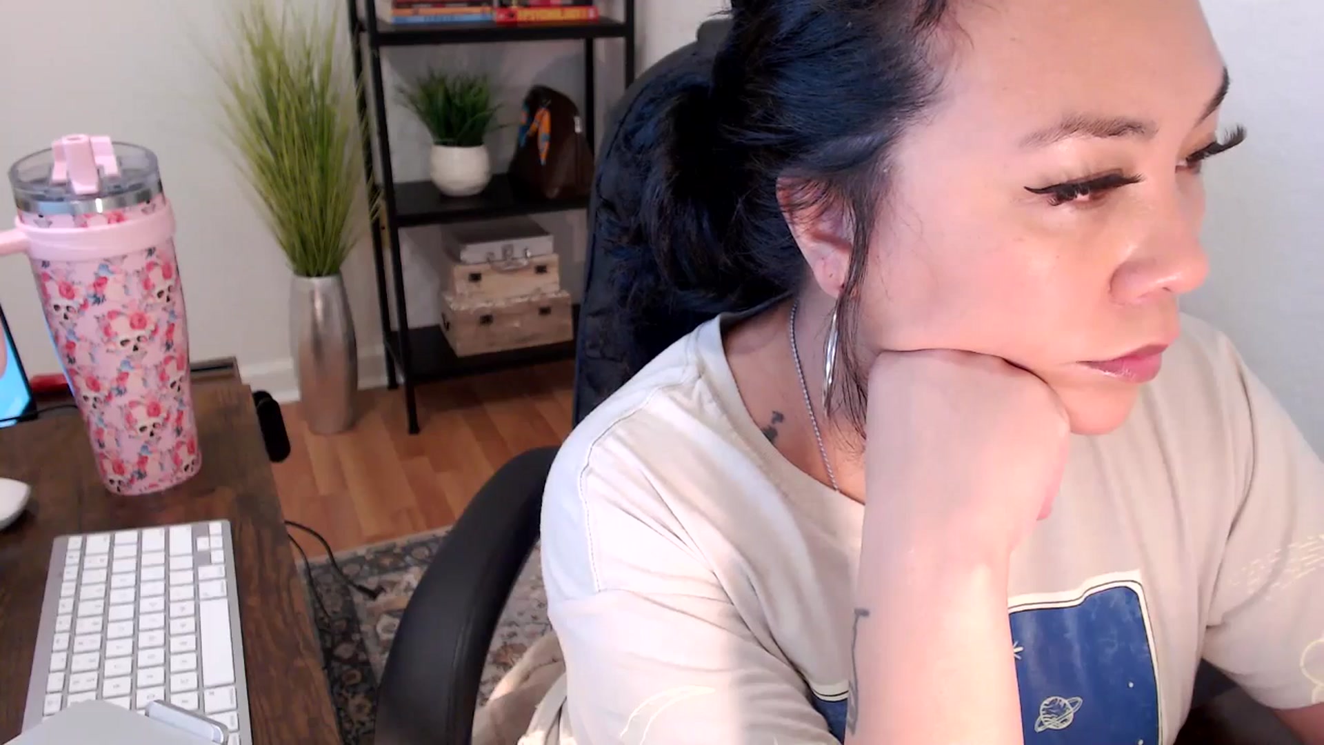 Gallery image thumbnail from MickaylaMinx's myfreecams stream on, 12/24/2024, 16:16 image 12 of 20