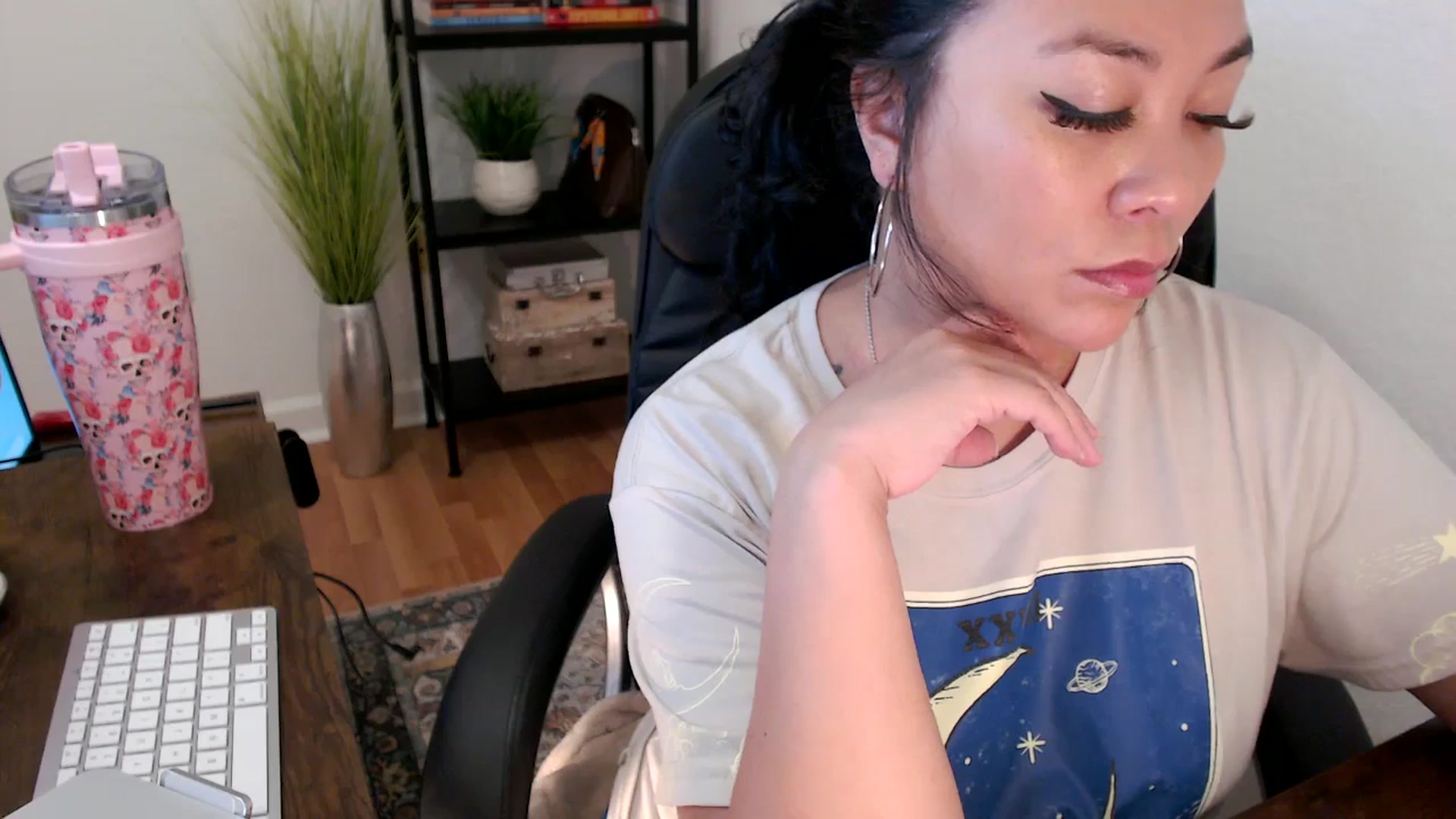 Gallery image thumbnail from MickaylaMinx's myfreecams stream on, 12/24/2024, 16:16 image 17 of 20