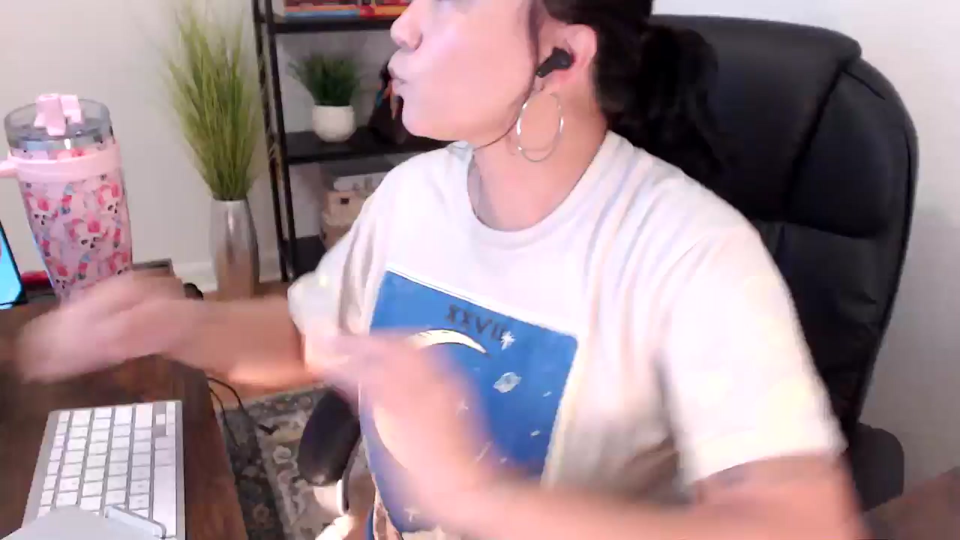 Gallery image thumbnail from MickaylaMinx's myfreecams stream on, 12/24/2024, 16:16 image 16 of 20